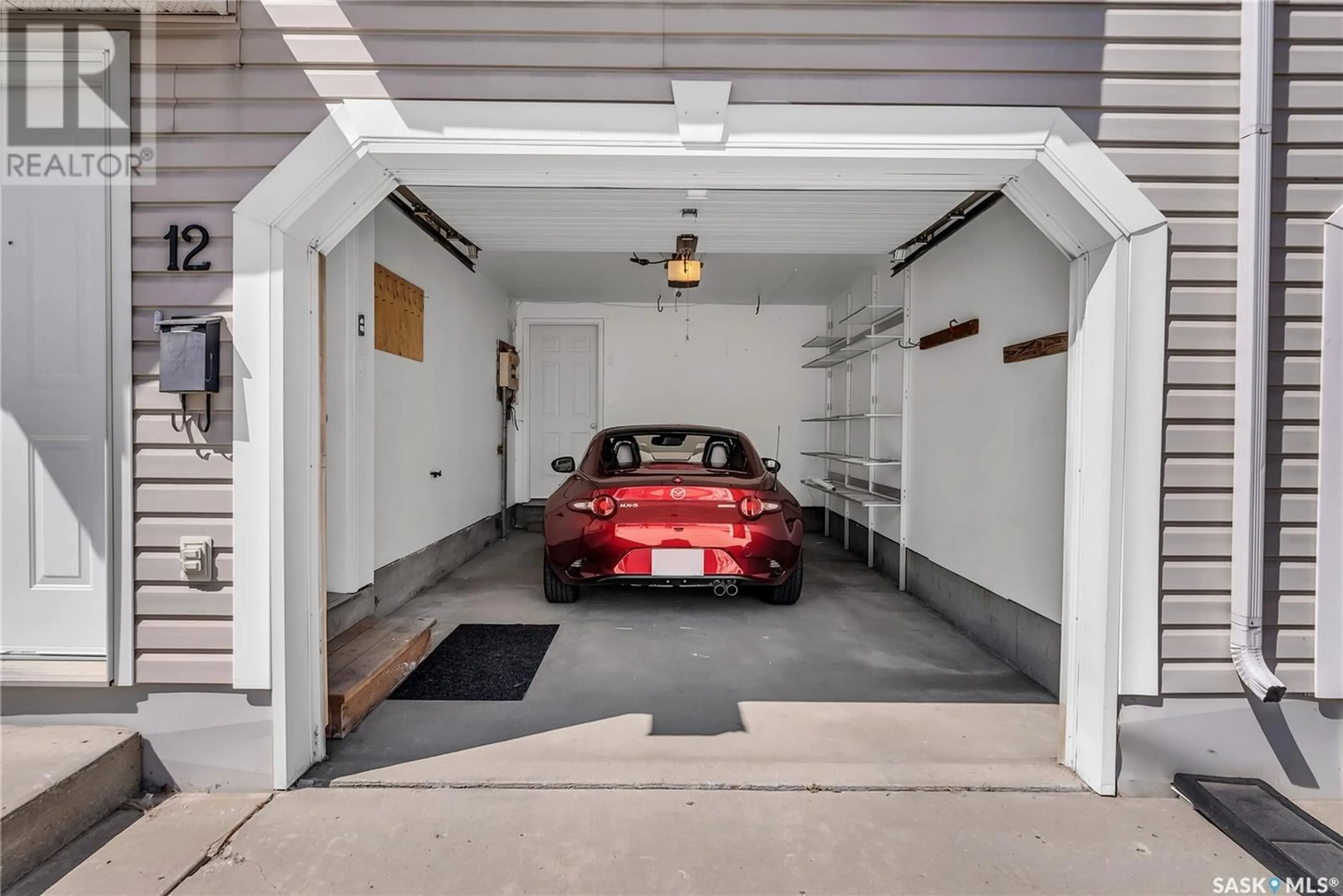 Indoor garage for 12 243 HEROLD TERRACE, Saskatoon Saskatchewan S7V1J6