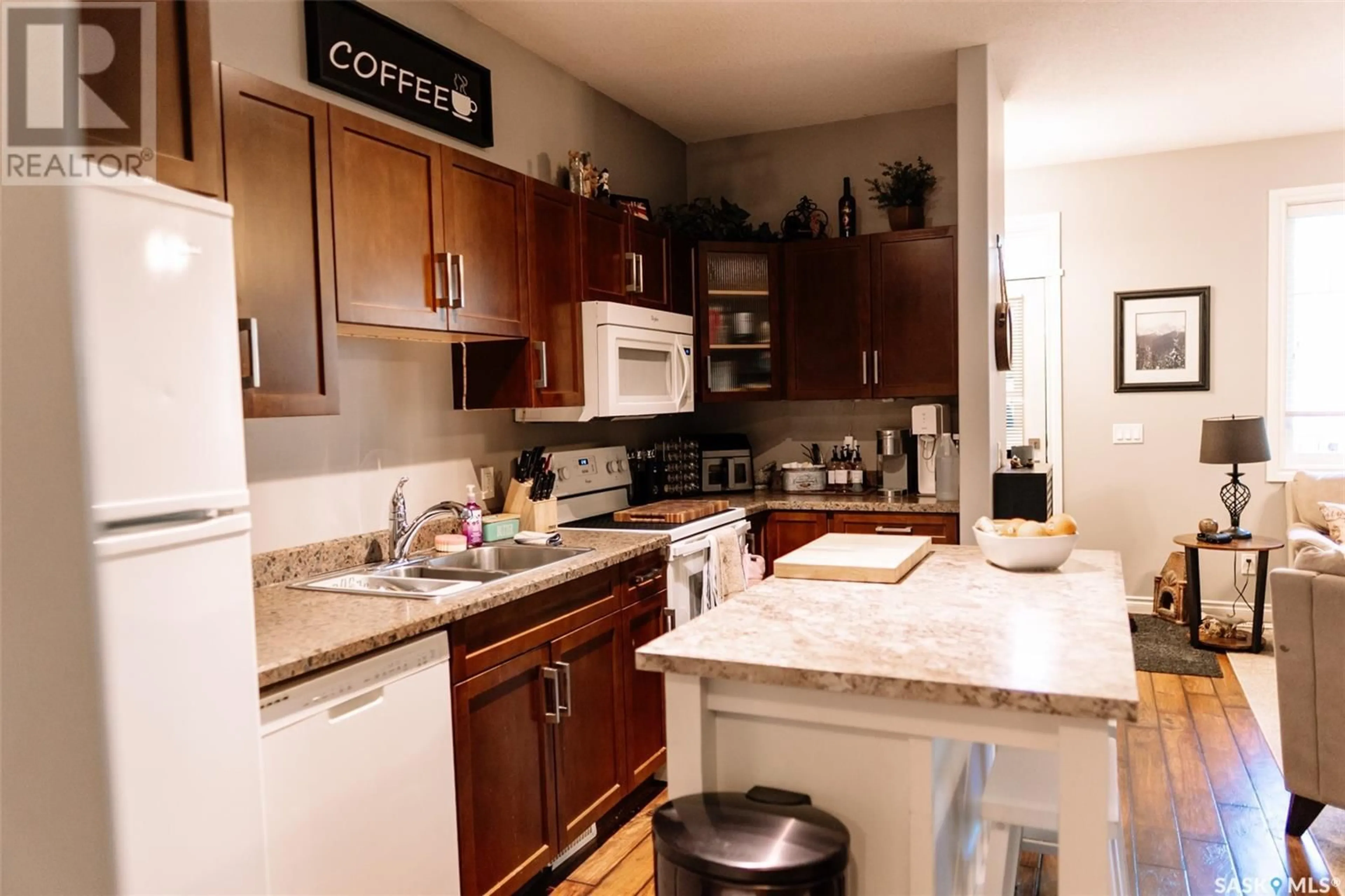 Standard kitchen, unknown for 2714 FRANCIS STREET, Regina Saskatchewan S4N2R3