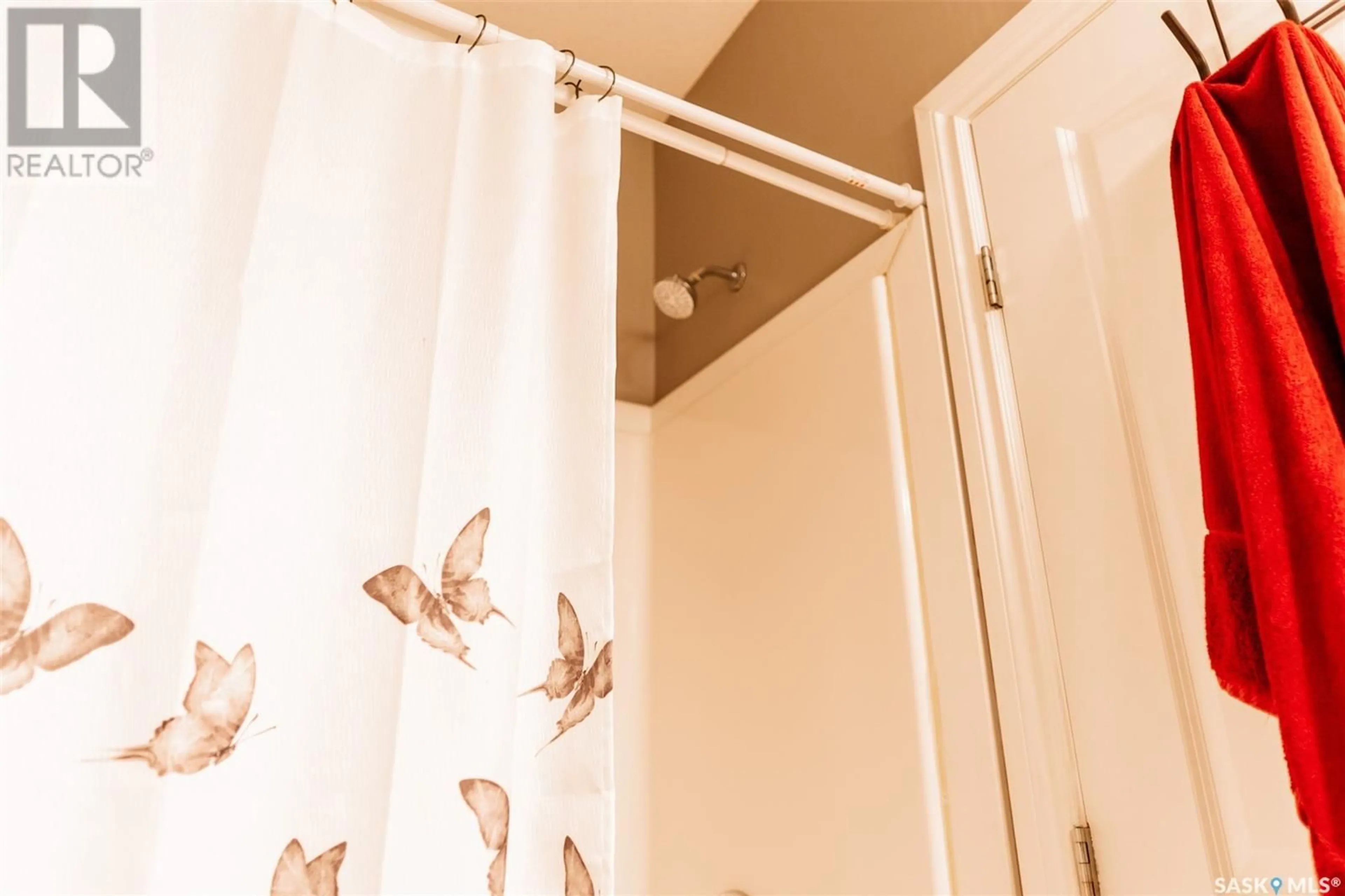 Standard bathroom, unknown for 2714 FRANCIS STREET, Regina Saskatchewan S4N2R3