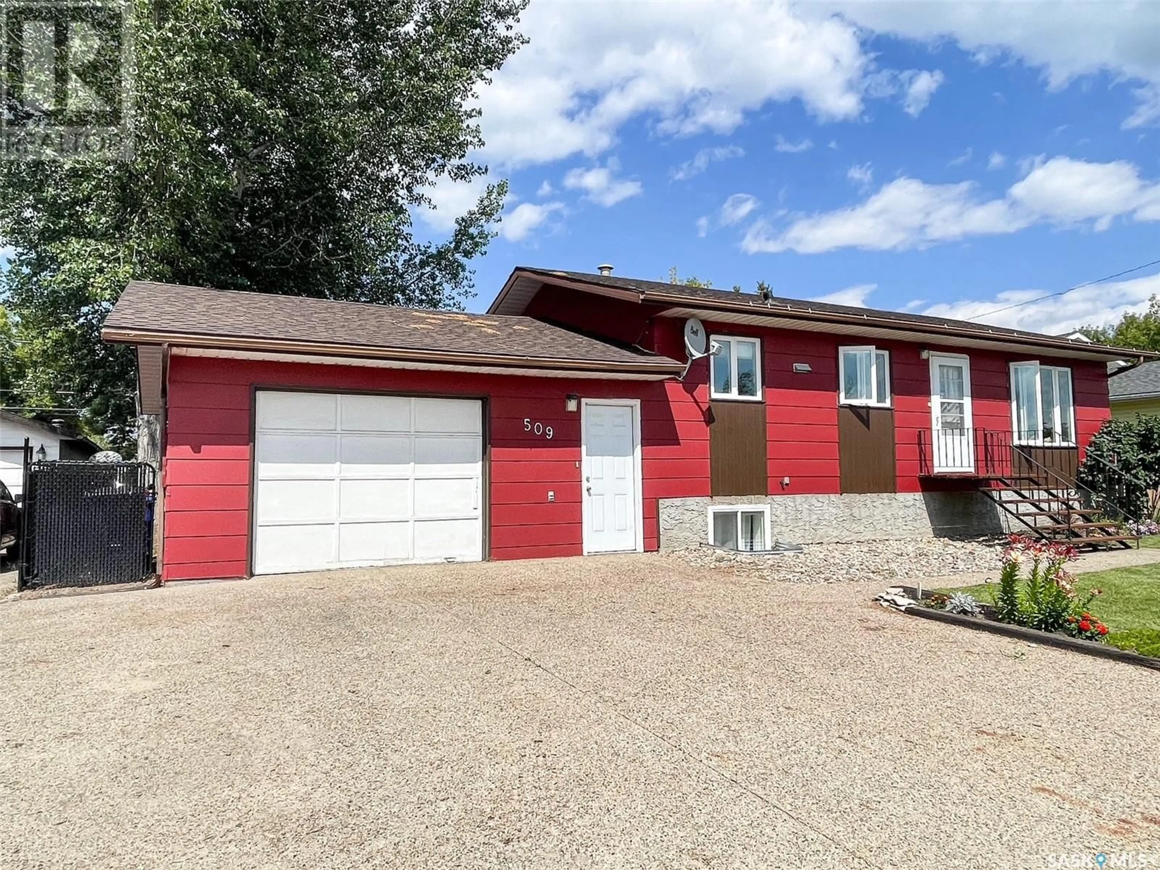 Home with vinyl exterior material, street for 509 6TH AVENUE, Meadow Lake Saskatchewan S9X1B4