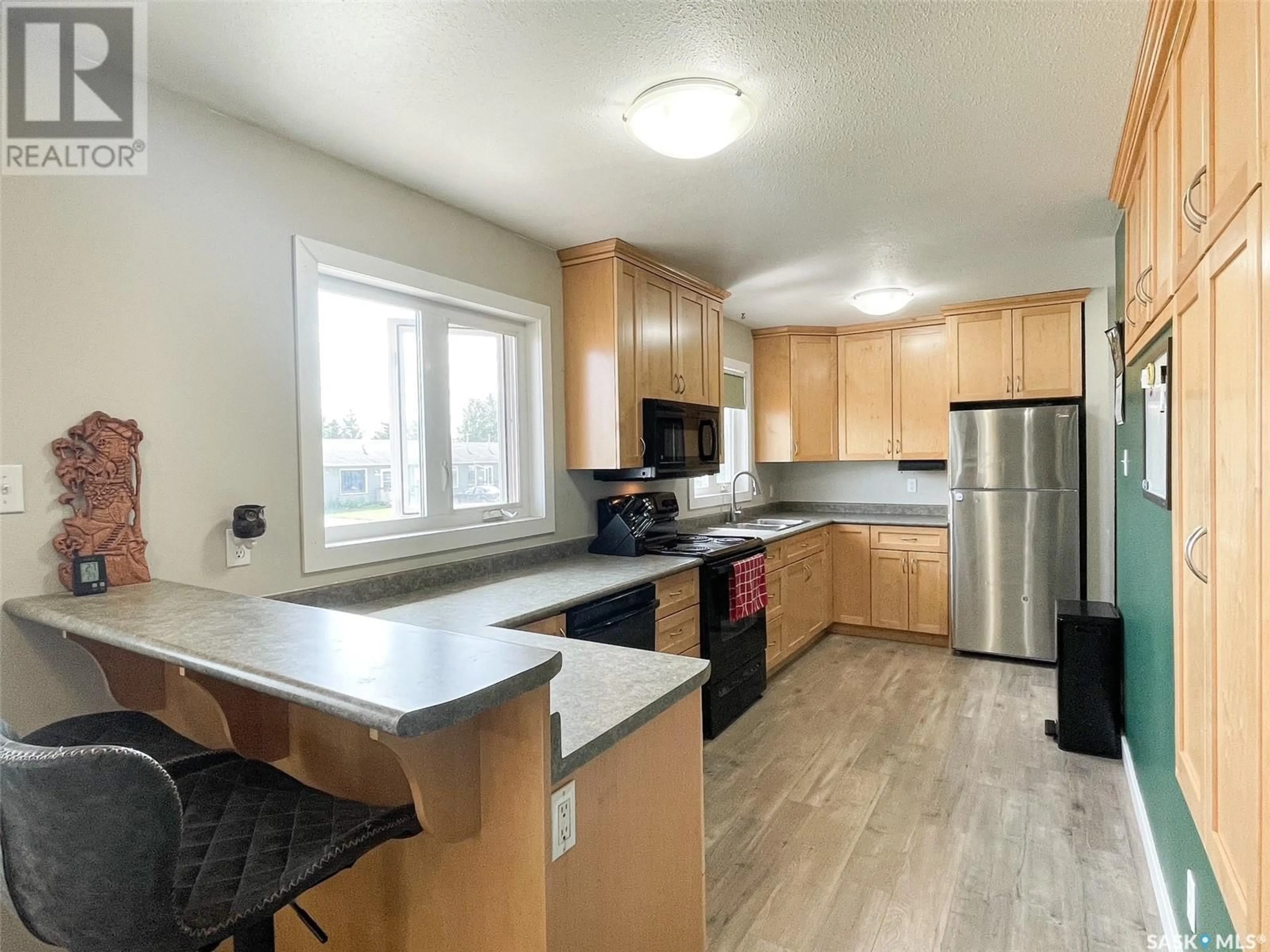 Open concept kitchen, wood/laminate floor for 509 6TH AVENUE, Meadow Lake Saskatchewan S9X1B4