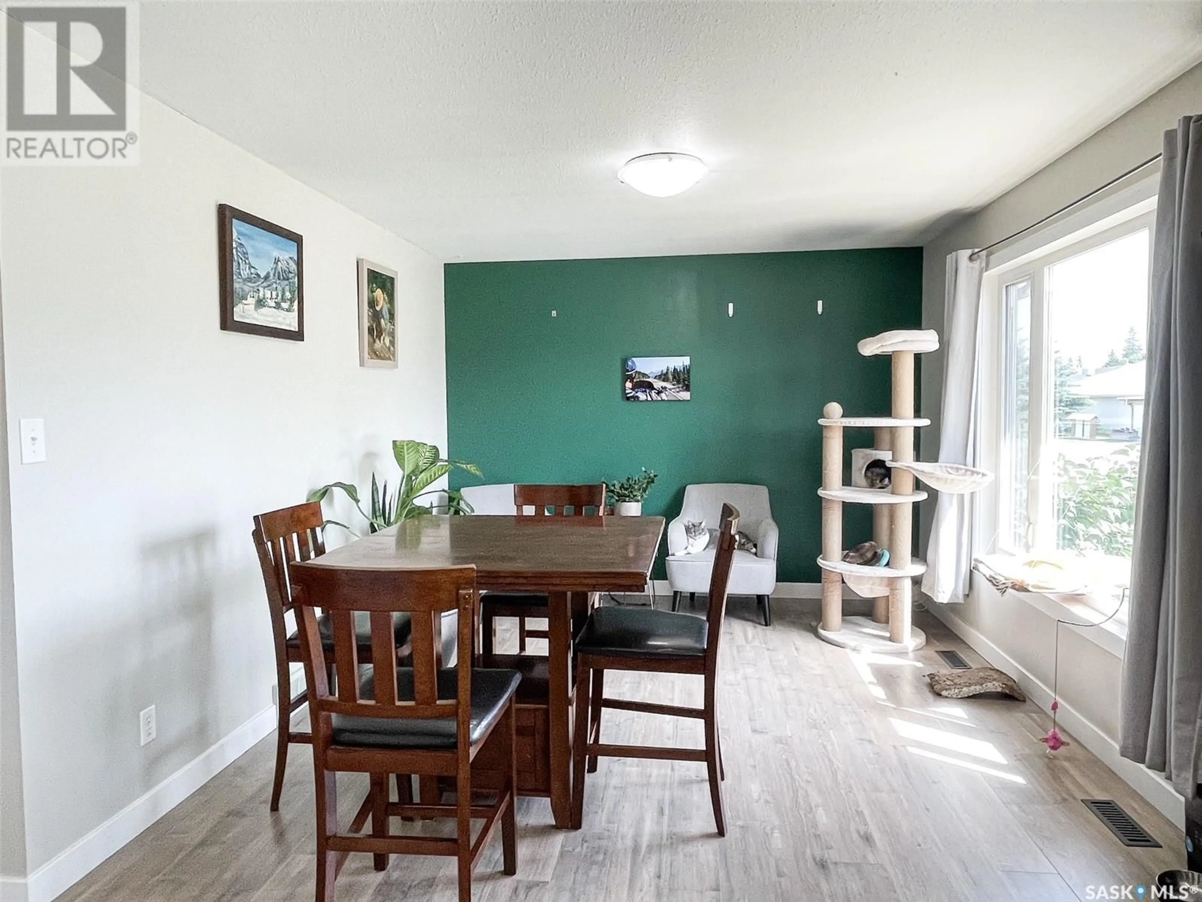 Dining room, wood/laminate floor for 509 6TH AVENUE, Meadow Lake Saskatchewan S9X1B4