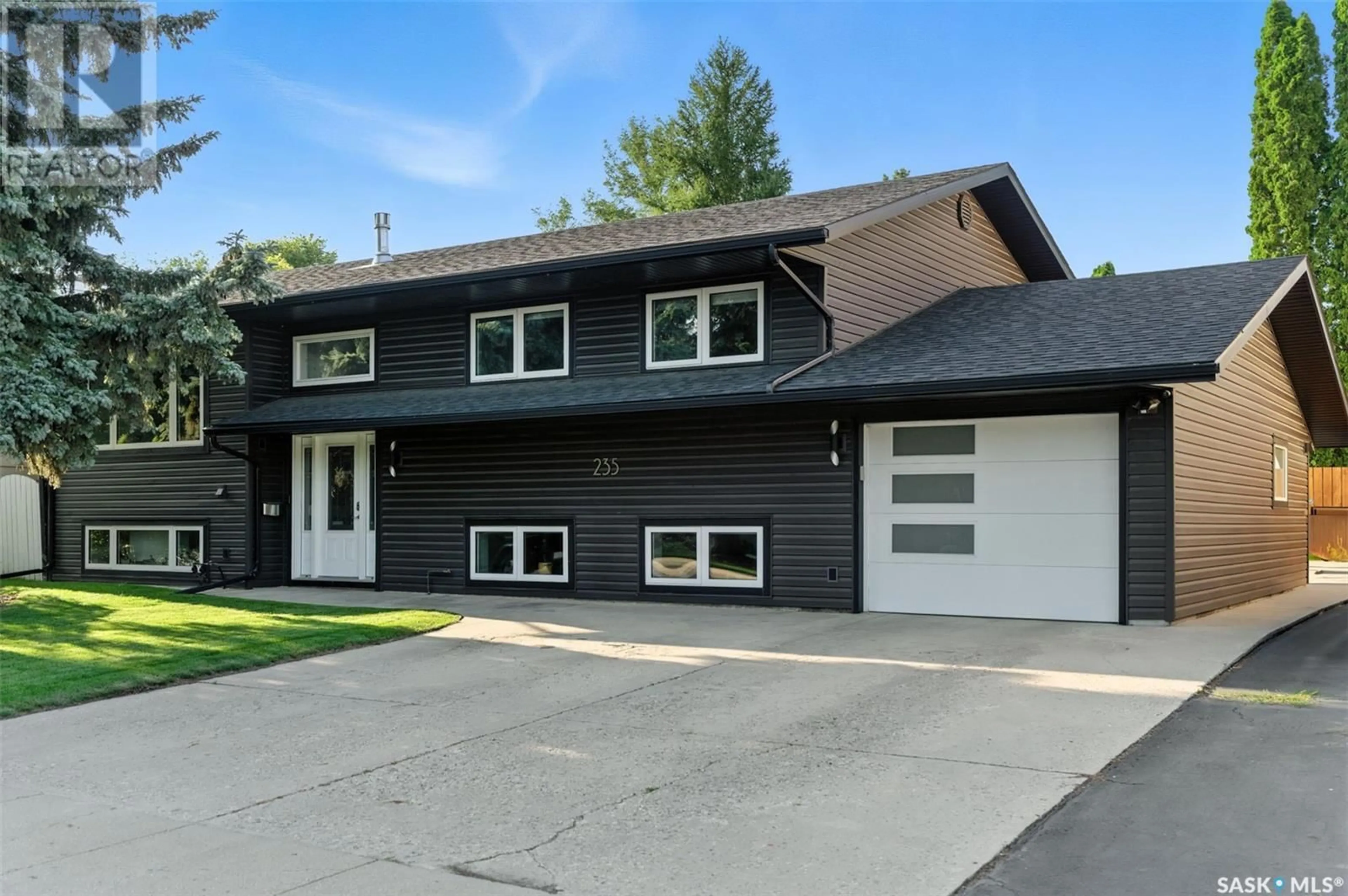 Home with vinyl exterior material, street for 235 WILLOUGHBY CRESCENT, Saskatoon Saskatchewan S7H4W6
