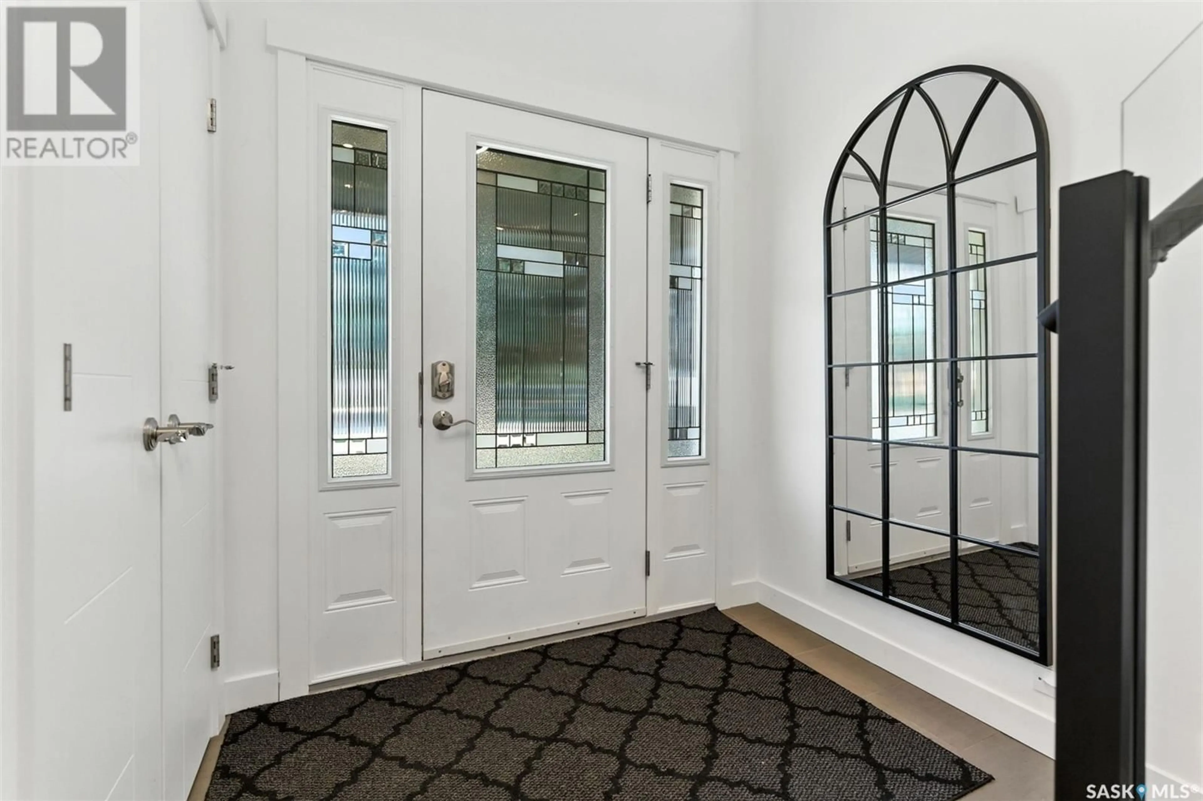 Indoor entryway for 235 WILLOUGHBY CRESCENT, Saskatoon Saskatchewan S7H4W6