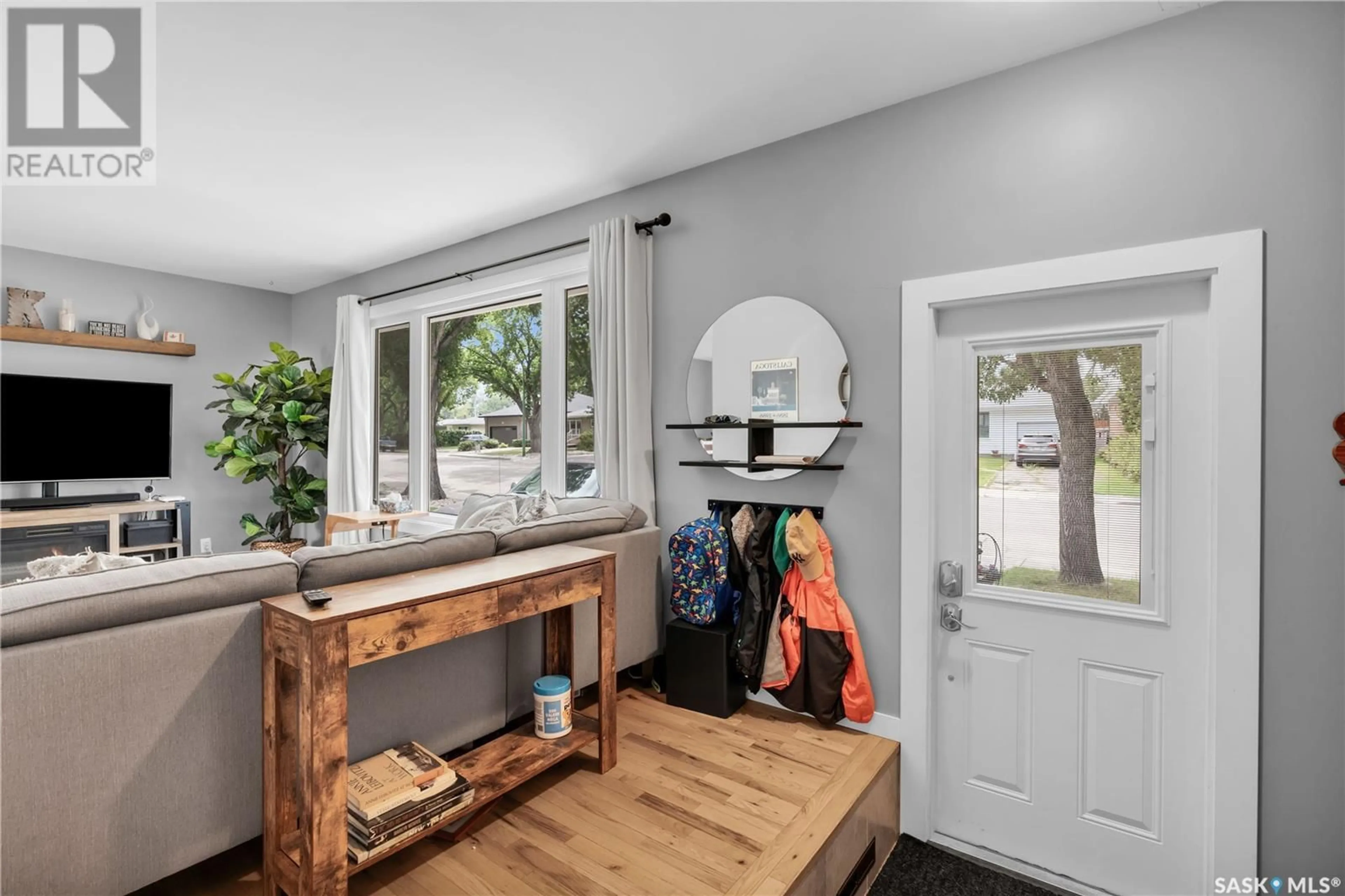 Indoor entryway for 2941 WASCANA STREET, Regina Saskatchewan S4S2G7