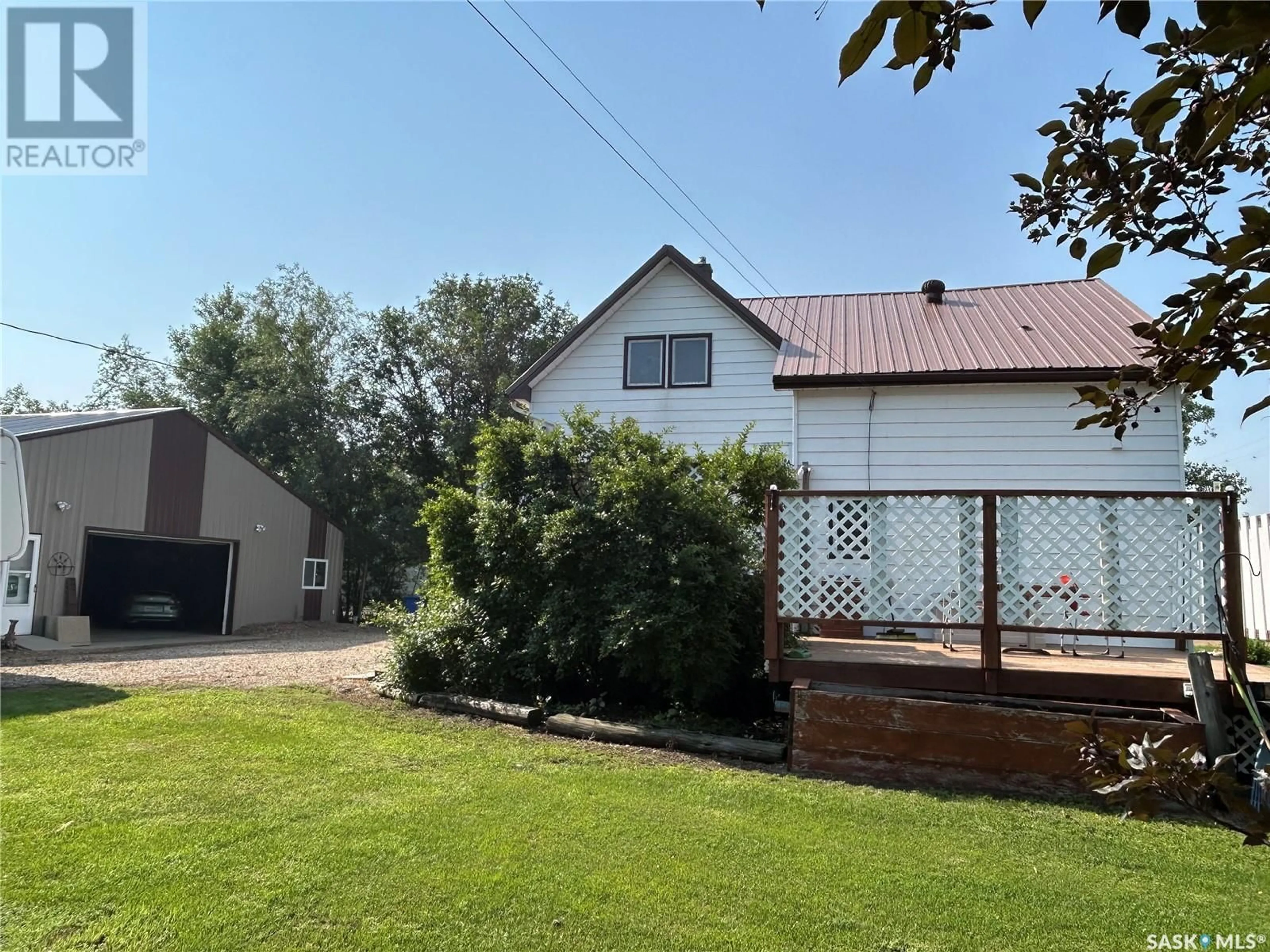 A pic from outside/outdoor area/front of a property/back of a property/a pic from drone, unknown for 301 TAVISTOCK AVENUE, Torquay Saskatchewan S0C2L0