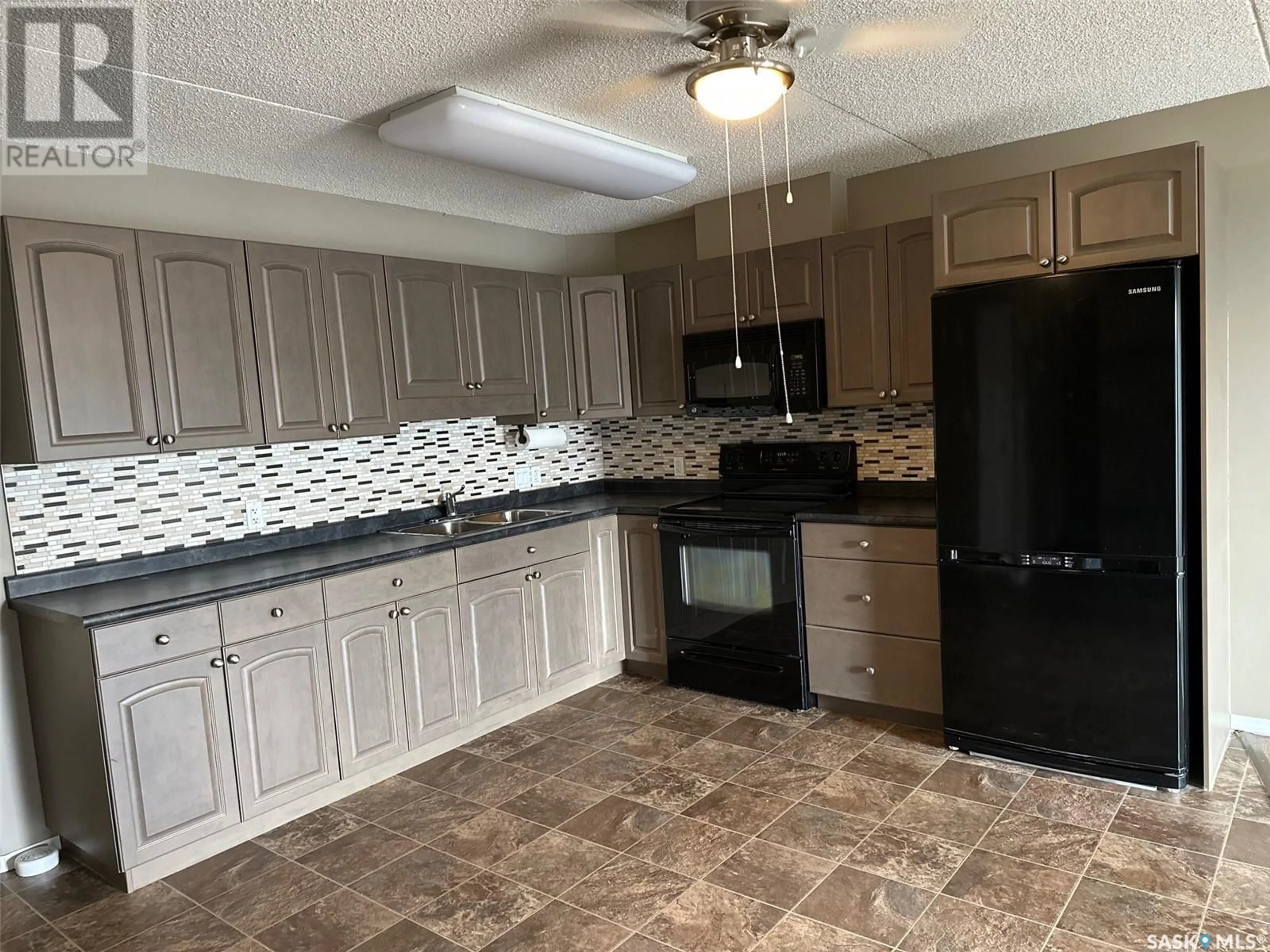 Standard kitchen, ceramic/tile floor for 305 - 1637 1ST STREET, Estevan Saskatchewan S4A2X4
