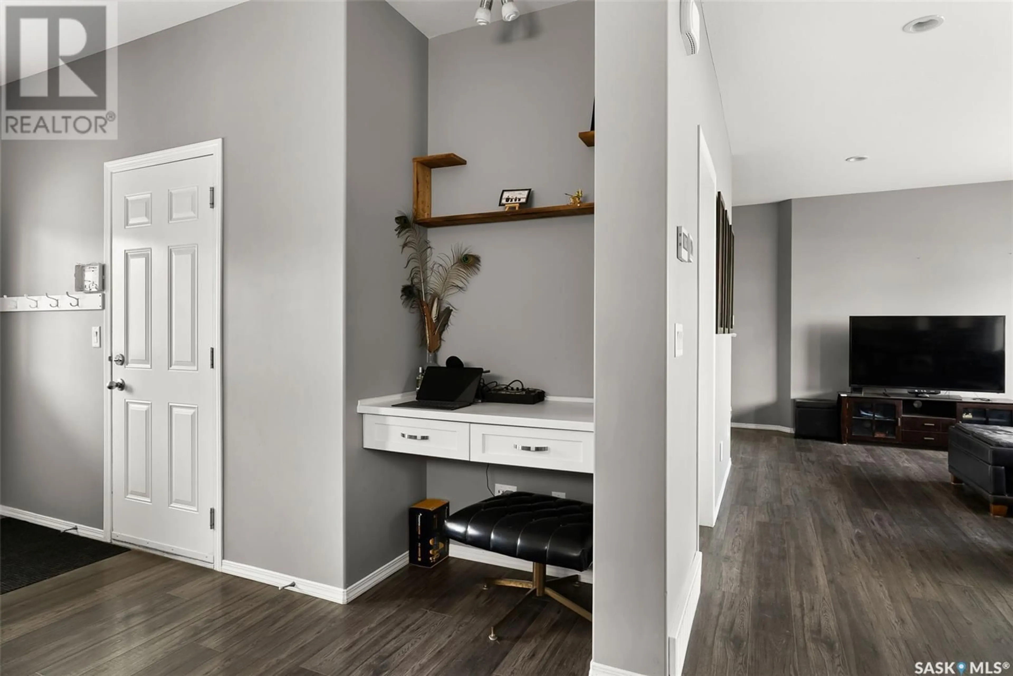 Indoor entryway for 5325 MCKENNA CRESCENT, Regina Saskatchewan S4W0H2