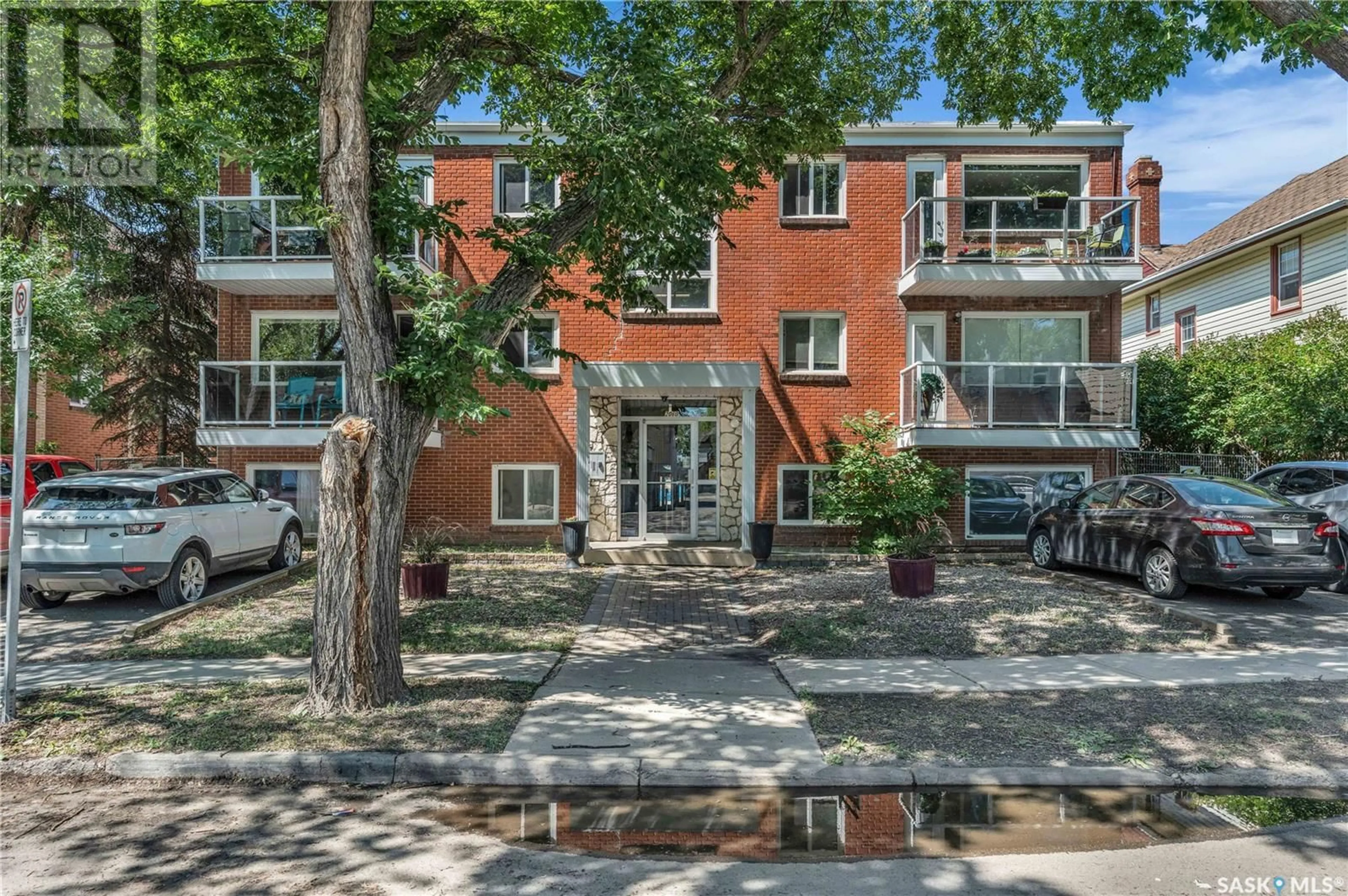 Patio, street for 18 2060 LORNE STREET, Regina Saskatchewan S4P2M2