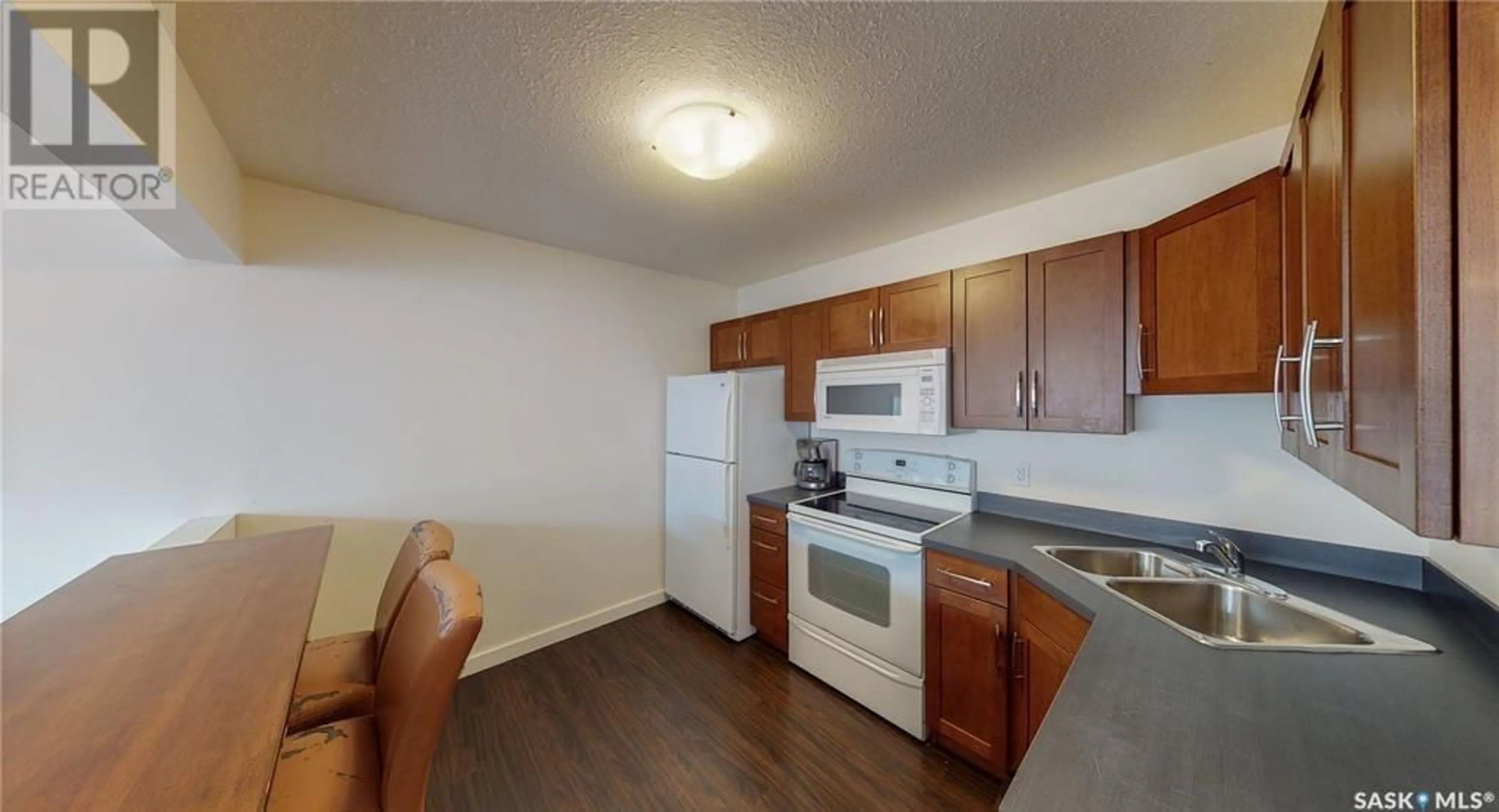 Standard kitchen, unknown for 18 2060 LORNE STREET, Regina Saskatchewan S4P2M2
