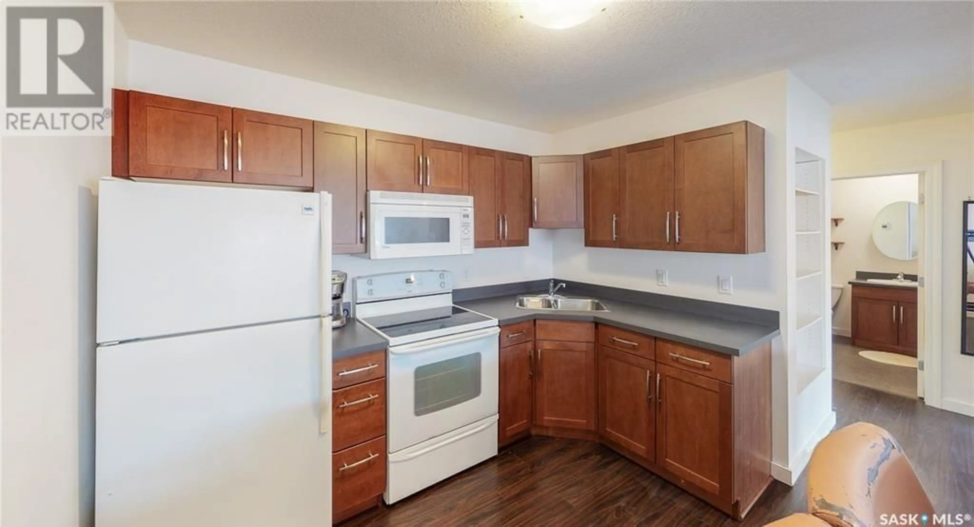 Standard kitchen, unknown for 18 2060 LORNE STREET, Regina Saskatchewan S4P2M2