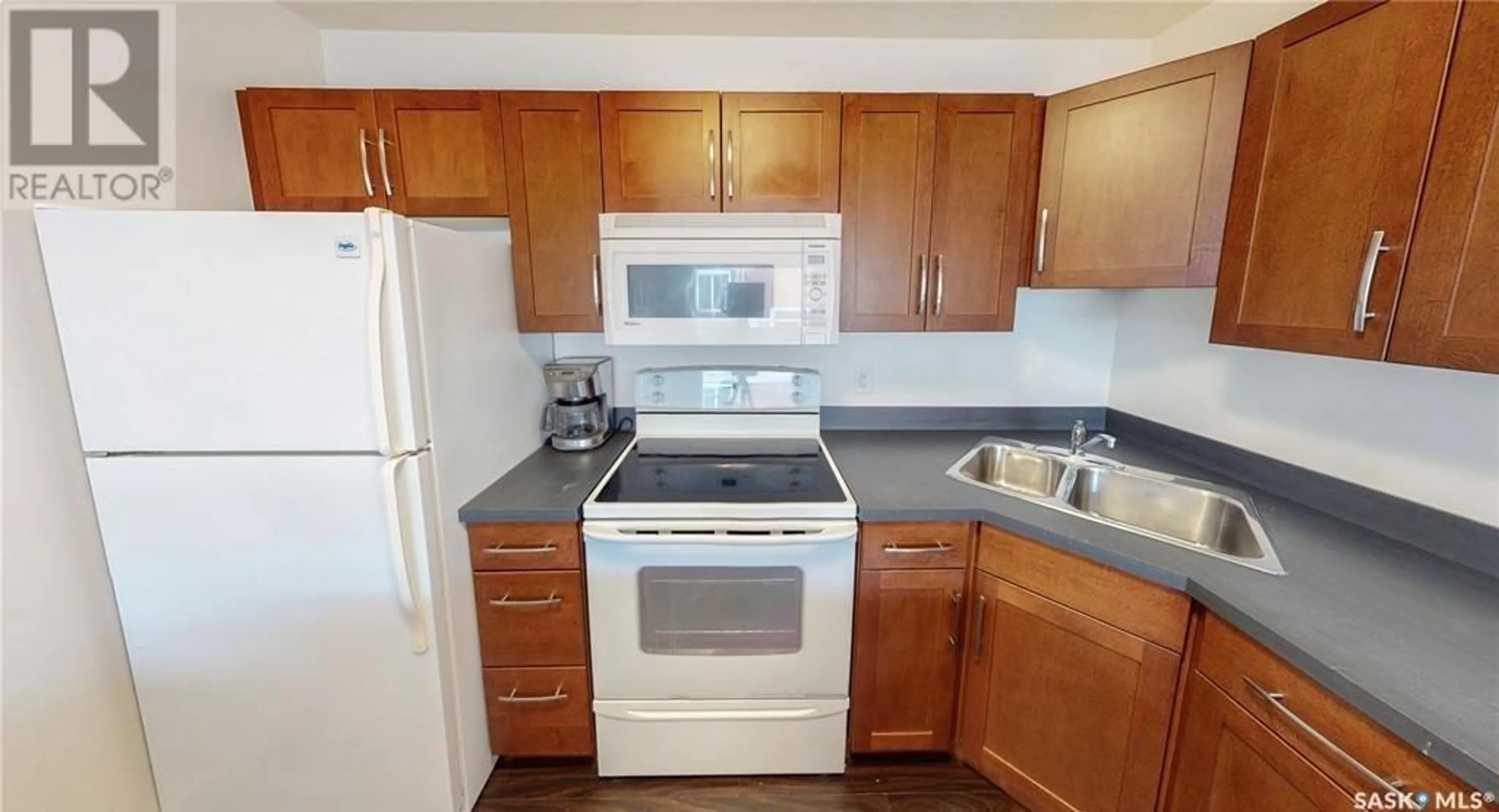 Standard kitchen, unknown for 18 2060 LORNE STREET, Regina Saskatchewan S4P2M2