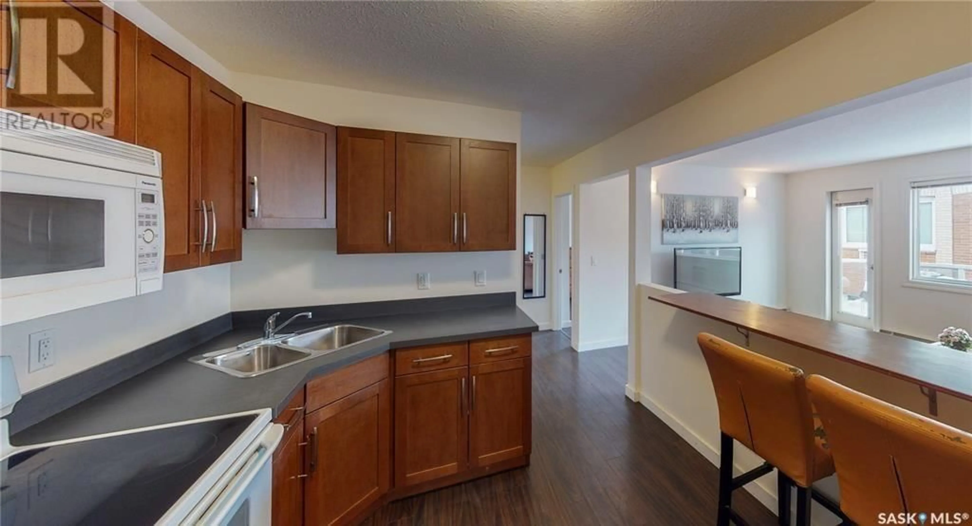 Standard kitchen, unknown for 18 2060 LORNE STREET, Regina Saskatchewan S4P2M2