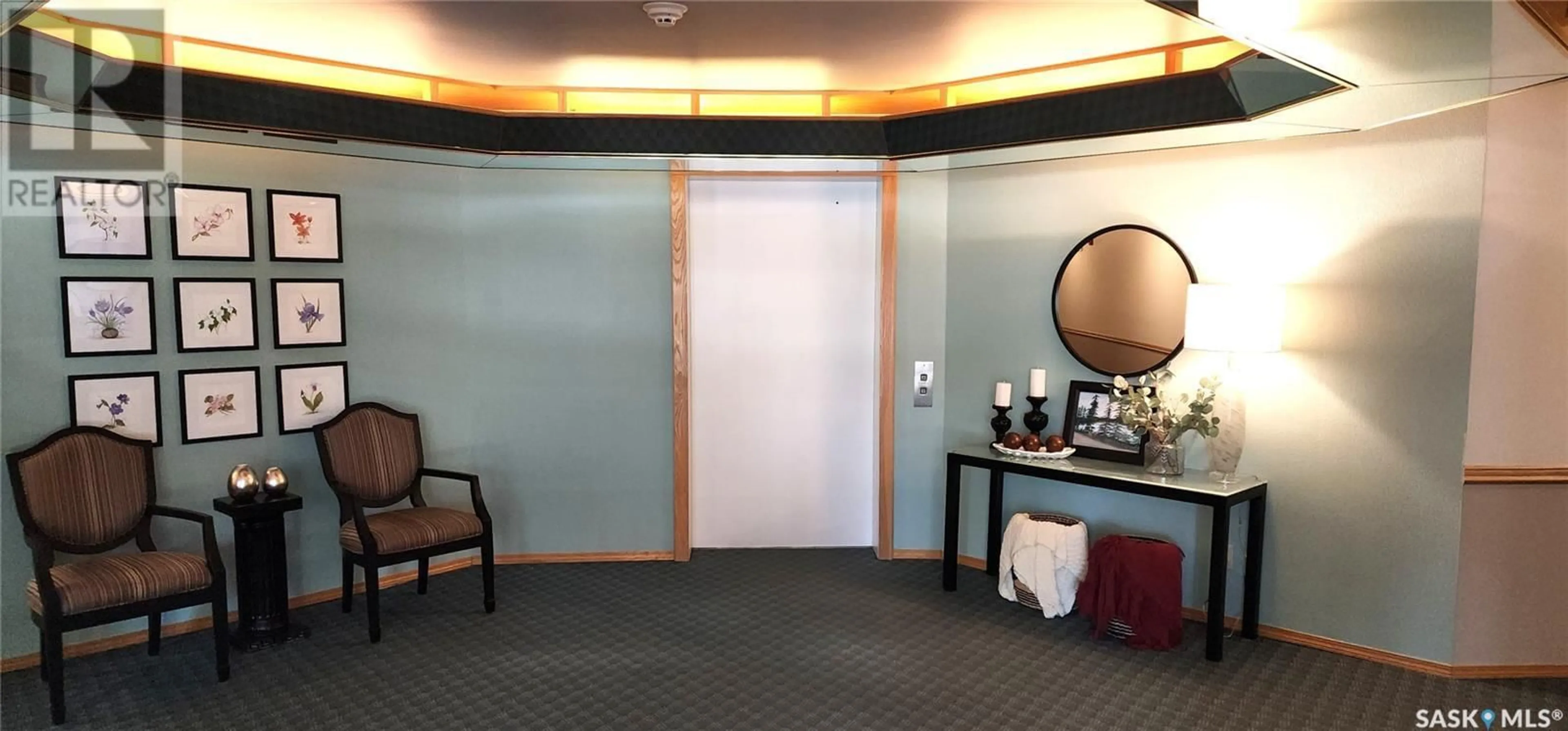 Indoor foyer for 102 - 320 SILVERWOOD ROAD, Saskatoon Saskatchewan S7K6Y4