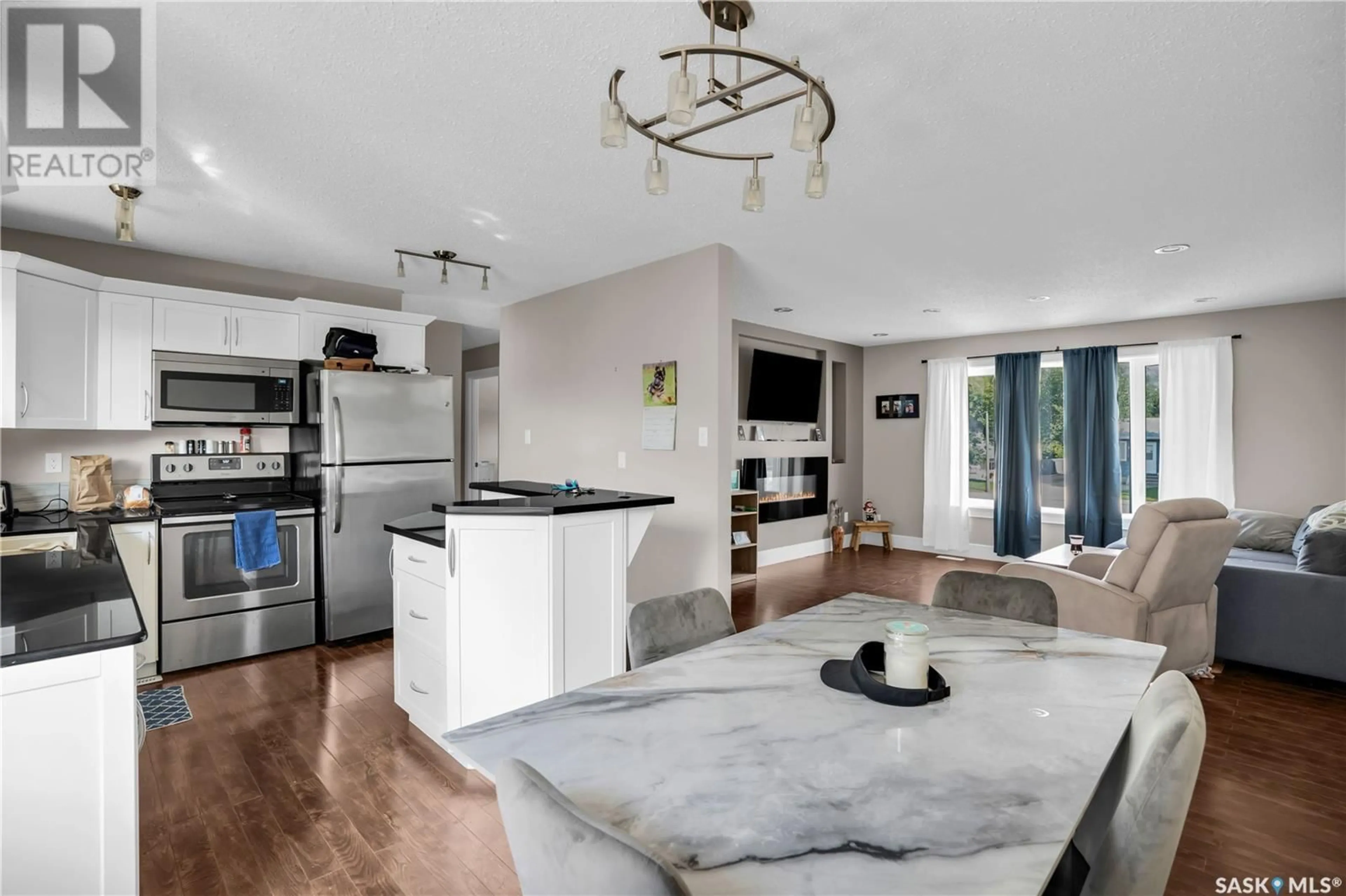 Open concept kitchen, ceramic/tile floor for 3562 FAIRLIGHT DRIVE, Saskatoon Saskatchewan S7M4T3