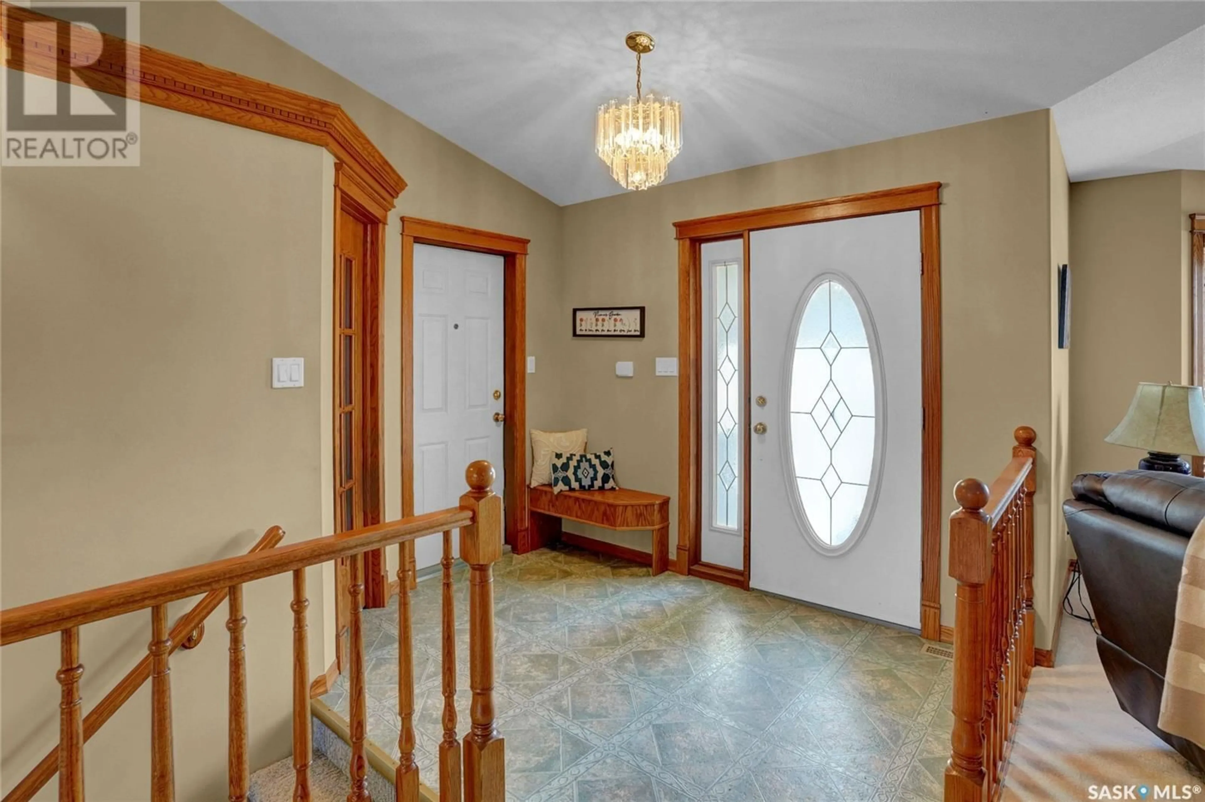 Indoor foyer for 1550 ATHABASCA STREET, Moose Jaw Saskatchewan S6H7K4
