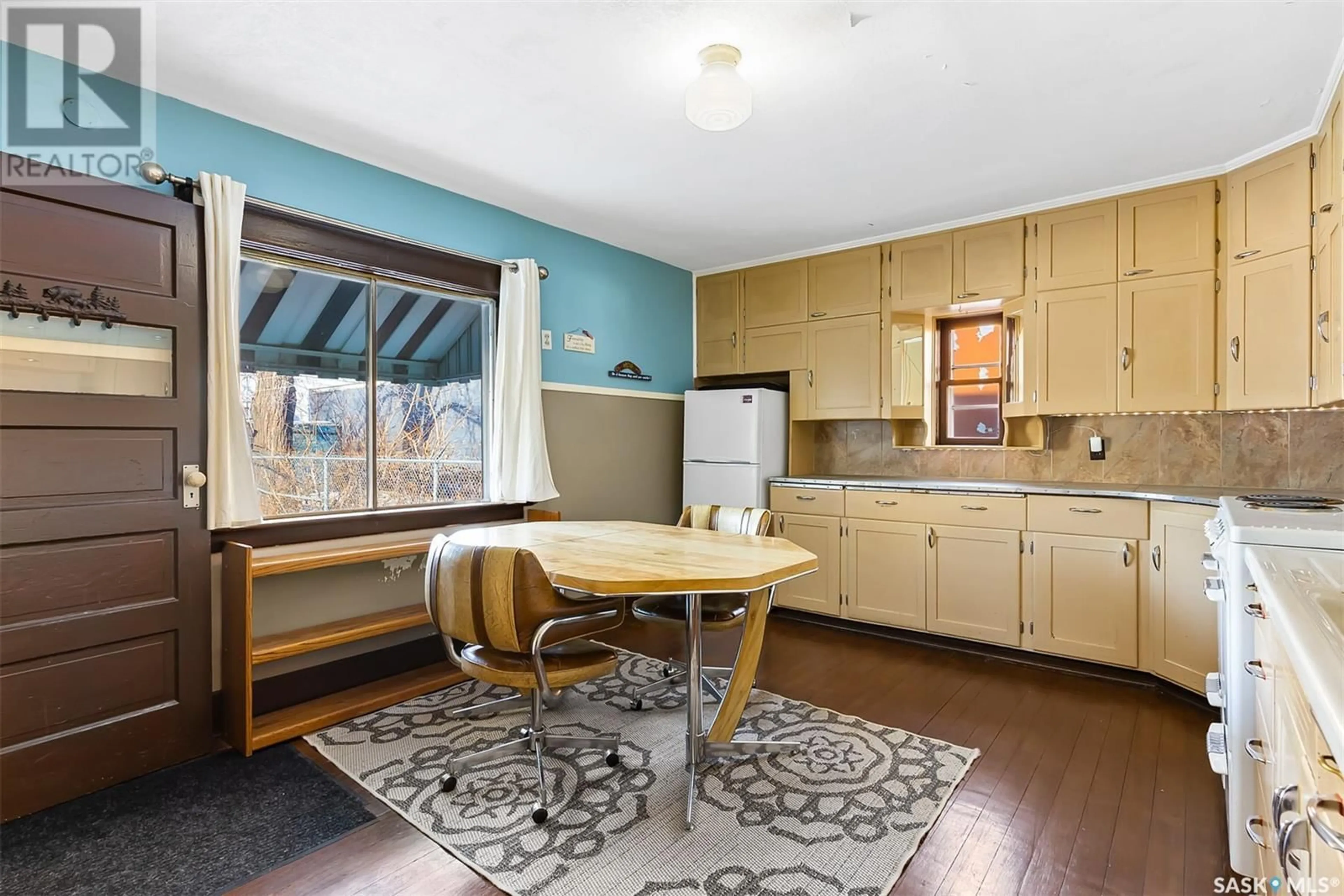 Standard kitchen, unknown for 1640 OTTAWA STREET, Regina Saskatchewan S4P1N9