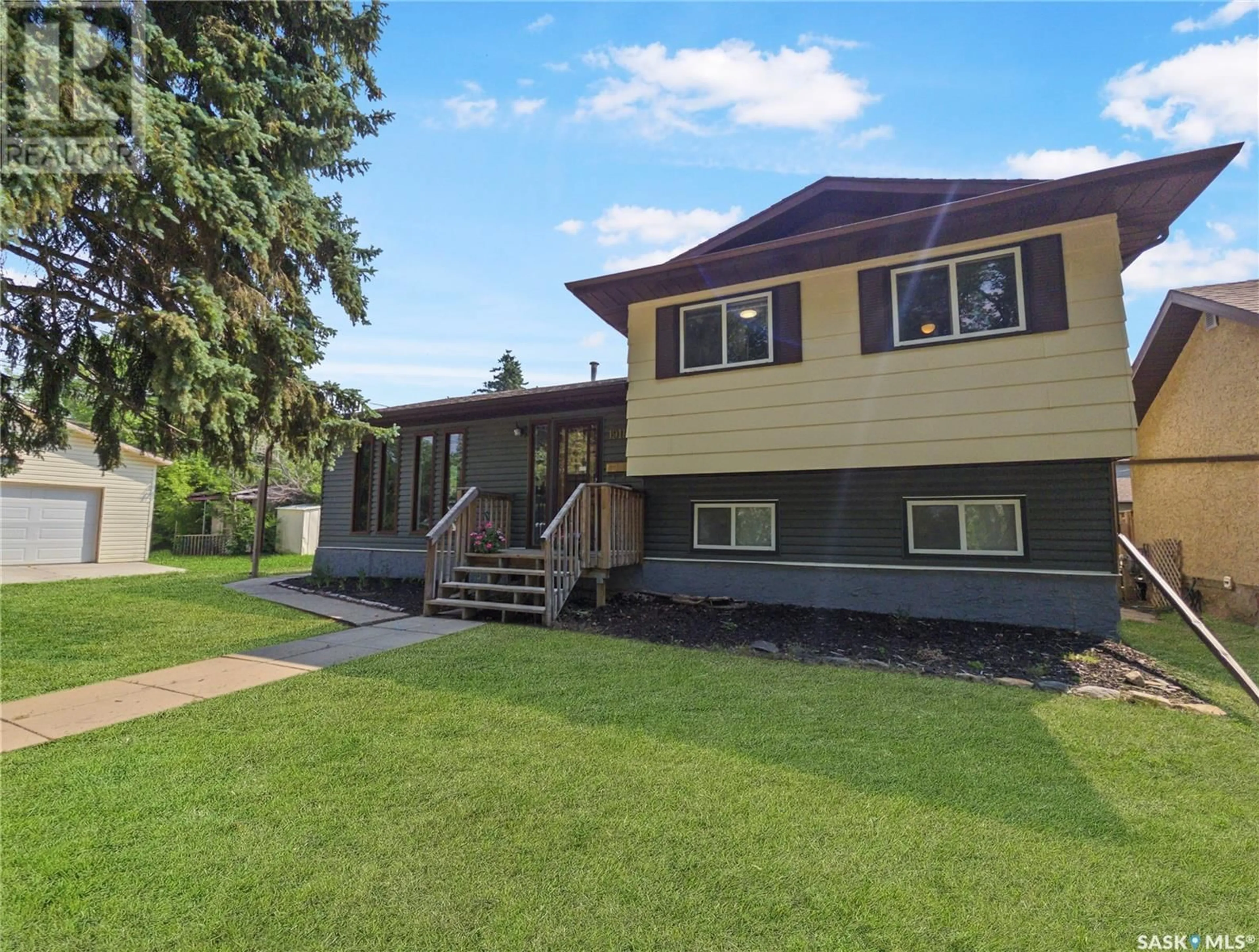 Home with vinyl exterior material, street for 1911 MELROSE AVENUE, Saskatoon Saskatchewan S7J0V1