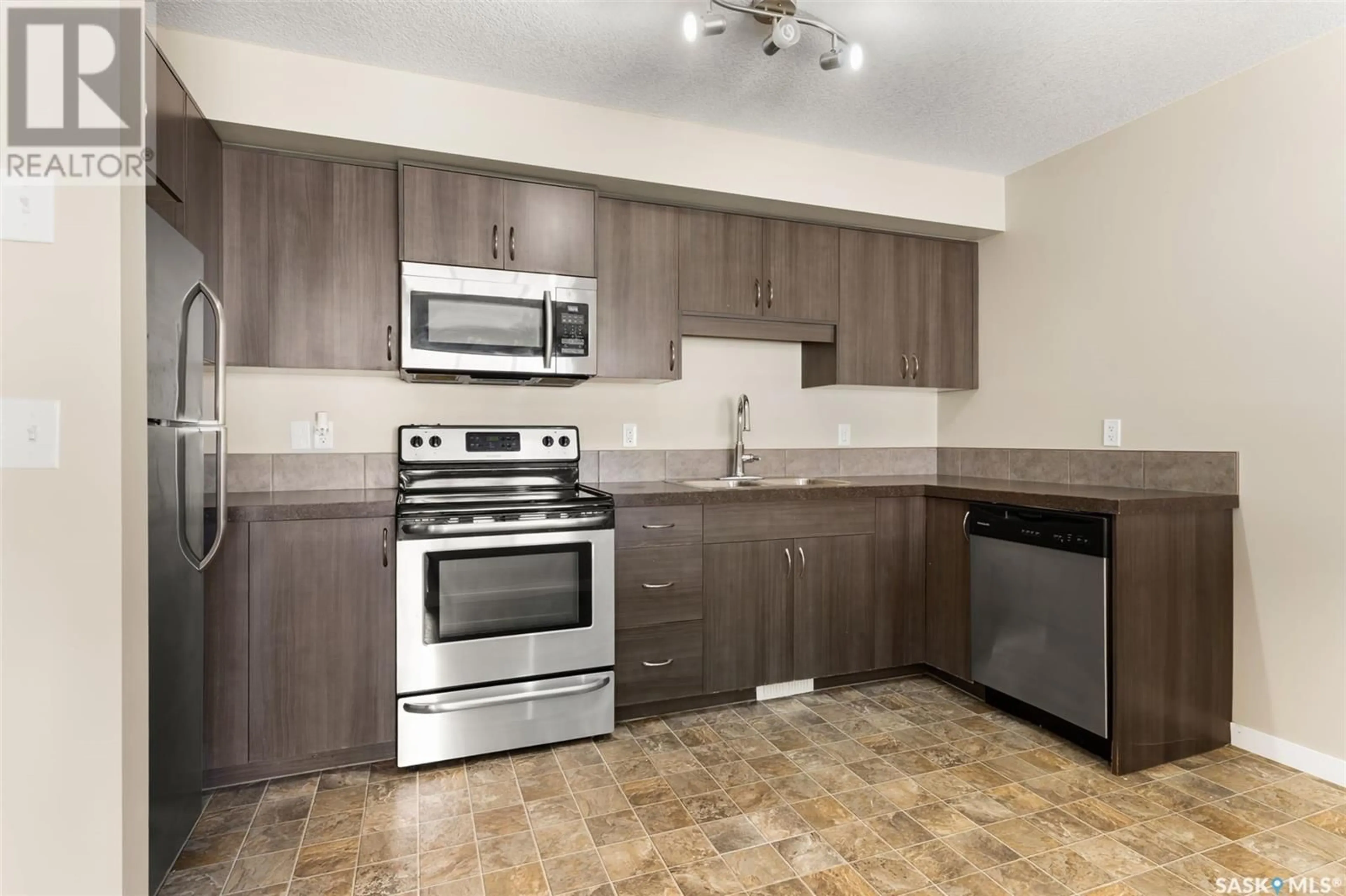 Standard kitchen, unknown for 31 5282 AERODROME ROAD, Regina Saskatchewan S4W0H7