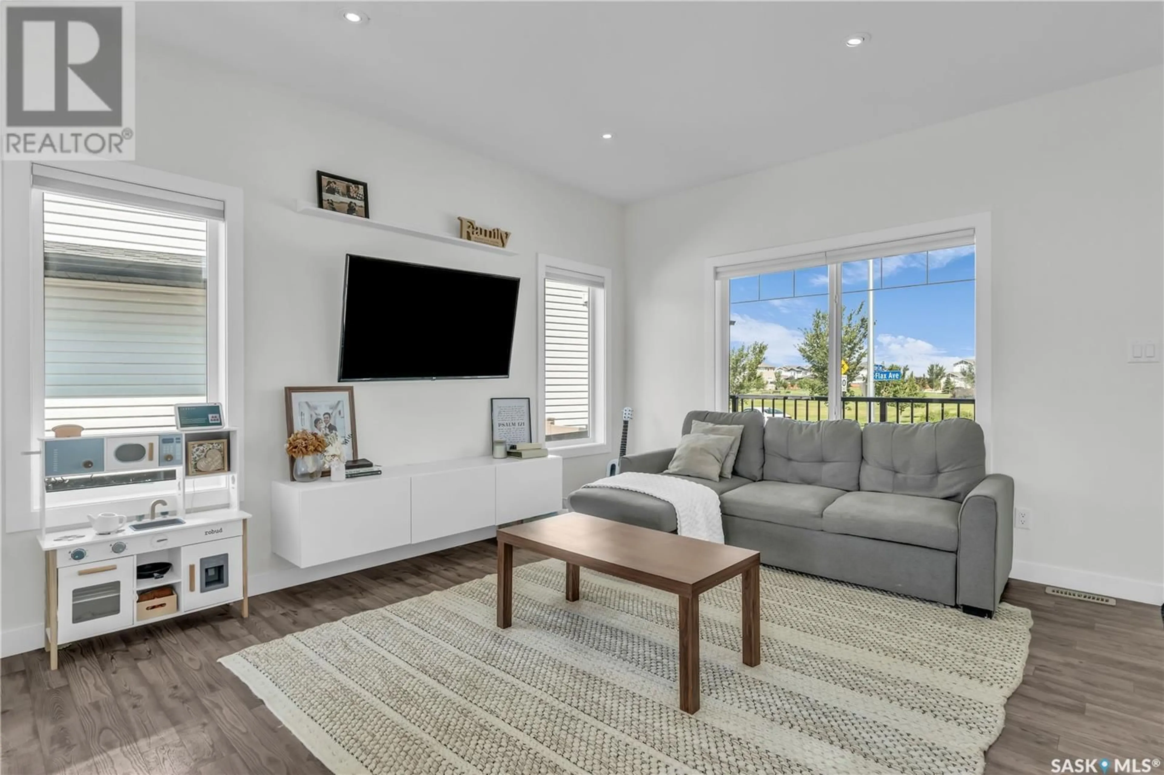 Living room with furniture, unknown for 7901 FLAX AVENUE, Regina Saskatchewan S4Y0E6
