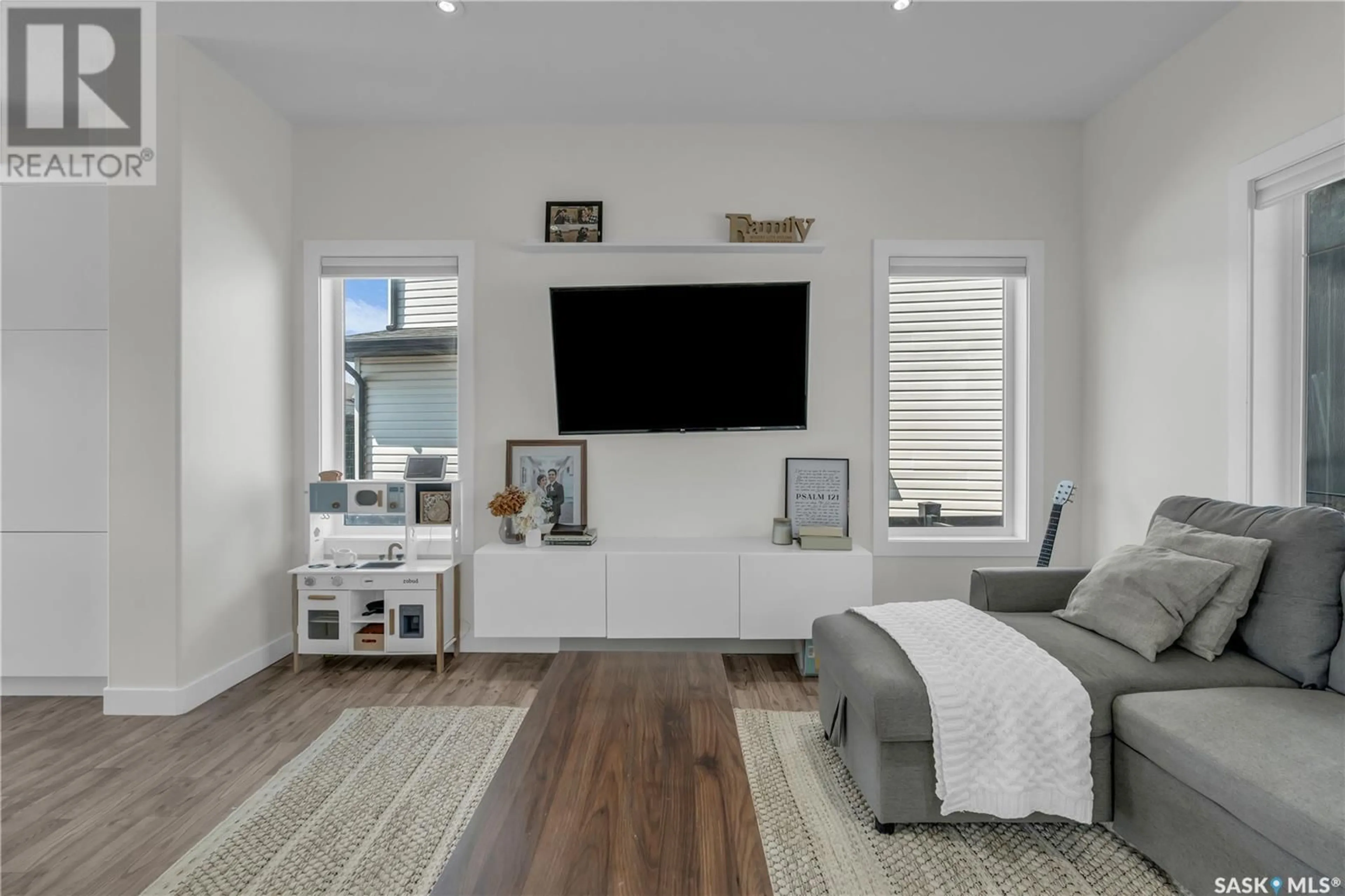 Living room with furniture, unknown for 7901 FLAX AVENUE, Regina Saskatchewan S4Y0E6