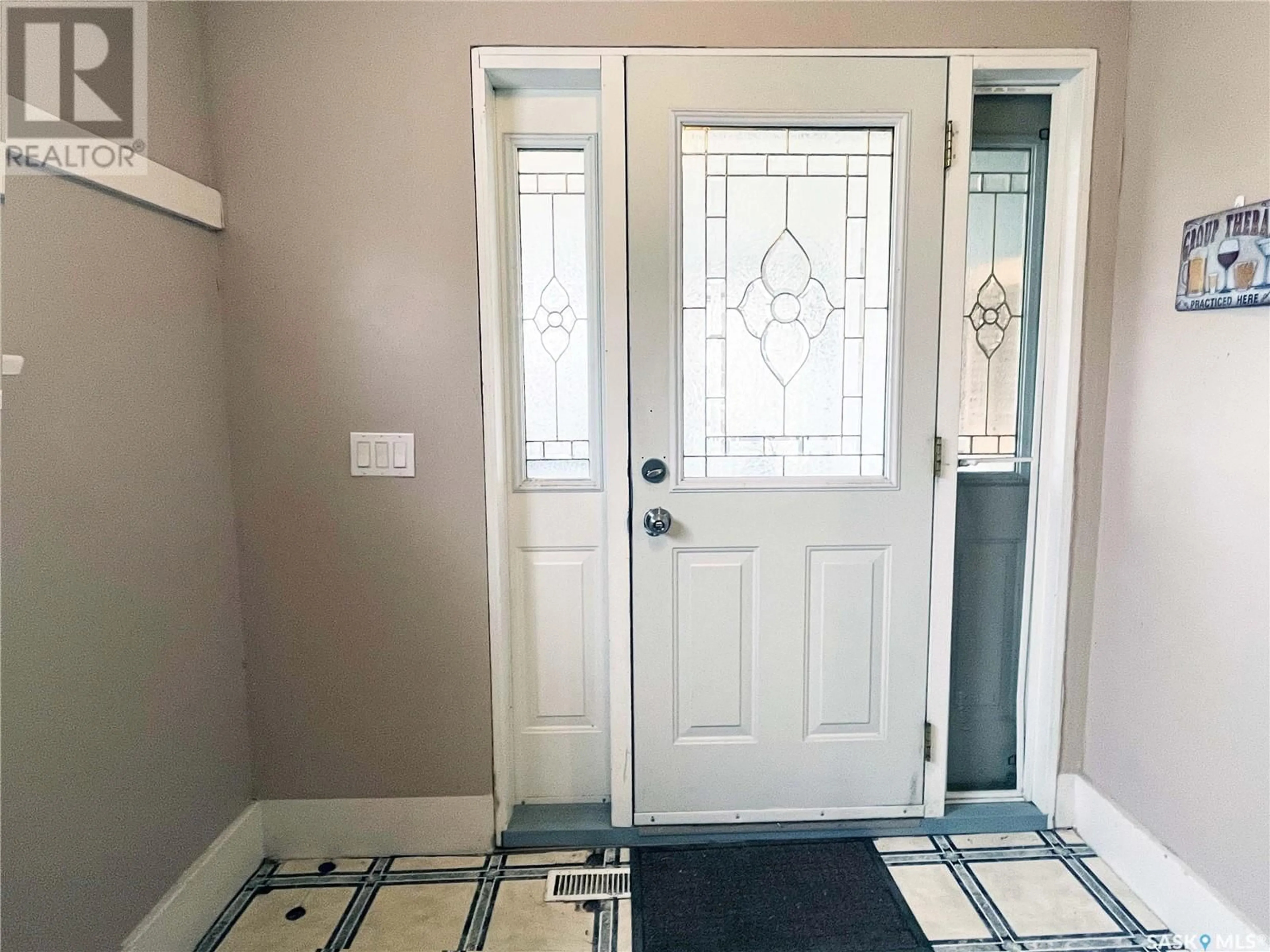 Indoor entryway for 394 2ND STREET, Shaunavon Saskatchewan S0N2M0