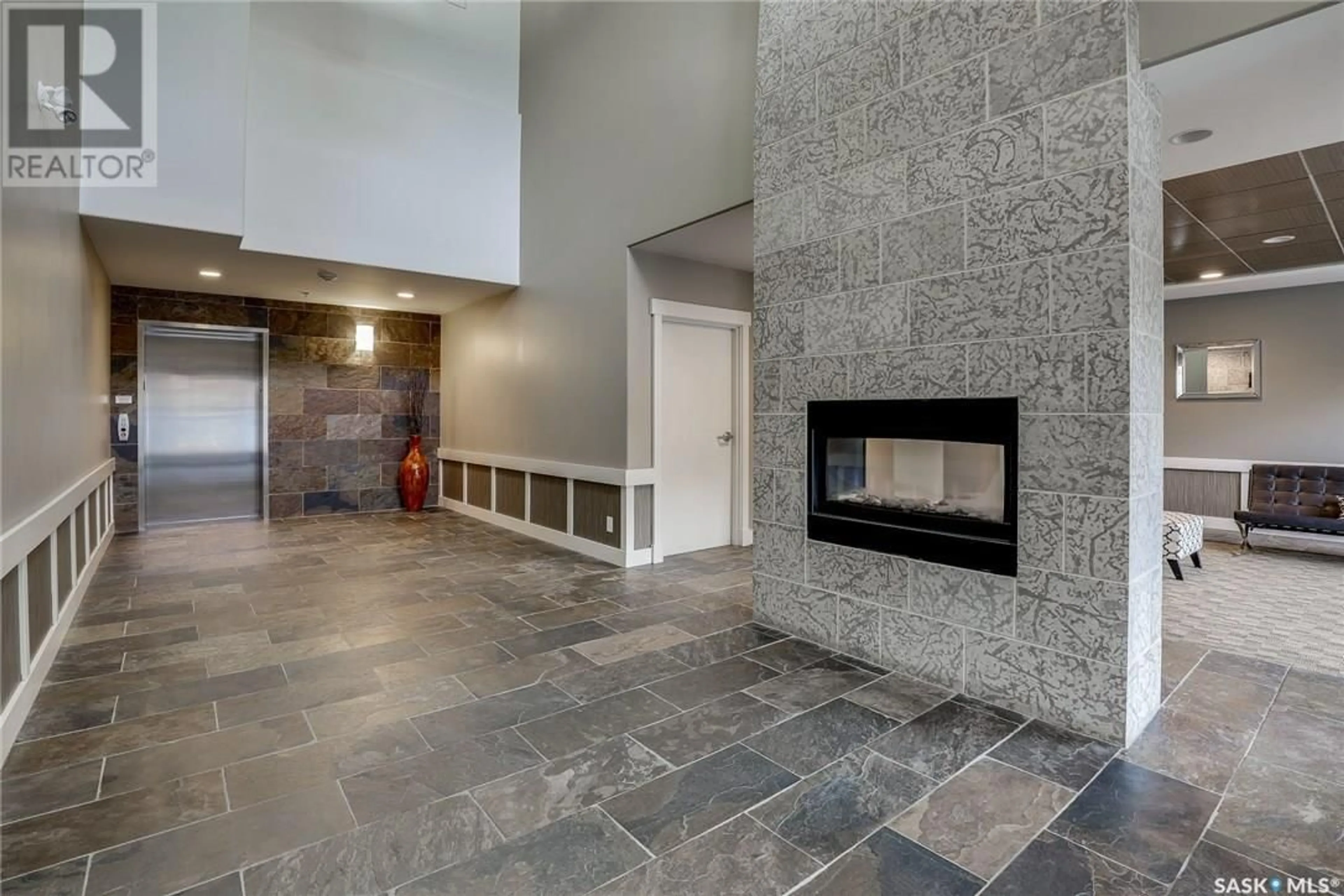 Lobby for 201 - 1132 COLLEGE DRIVE, Saskatoon Saskatchewan S7N0W2