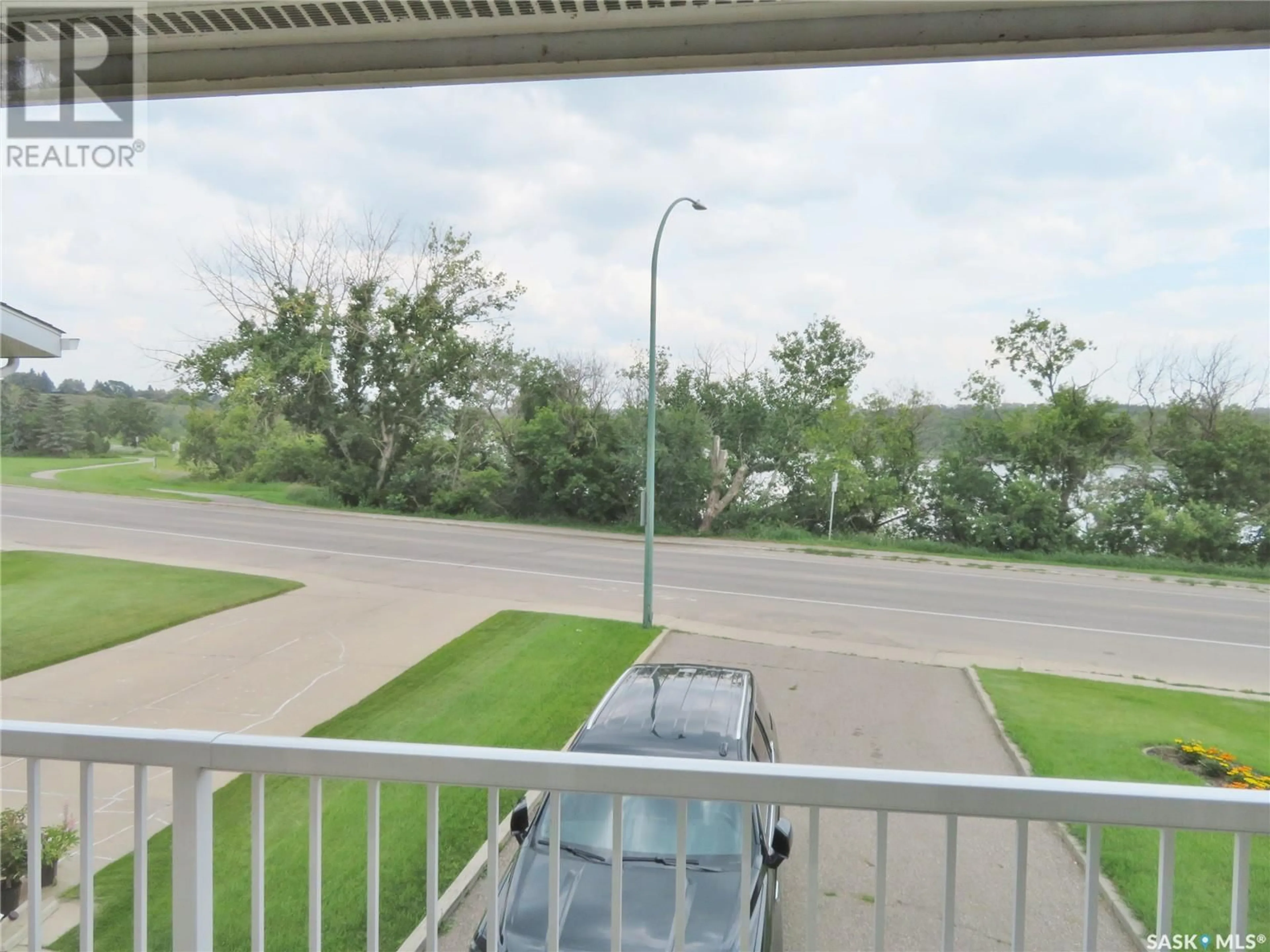 Patio, water/lake/river/ocean view for 2113 SPADINA CRESCENT, Saskatoon Saskatchewan S7K0C9