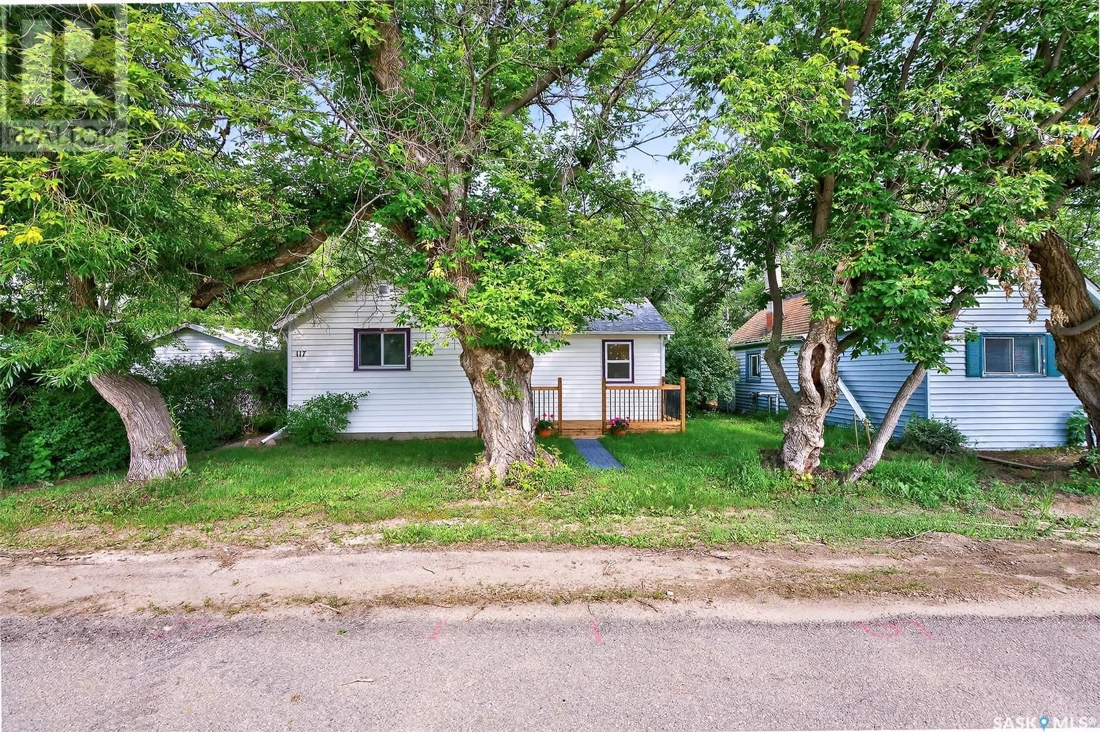 A pic from outside/outdoor area/front of a property/back of a property/a pic from drone, street for 117 ROSE STREET, Mortlach Saskatchewan S0H3E0