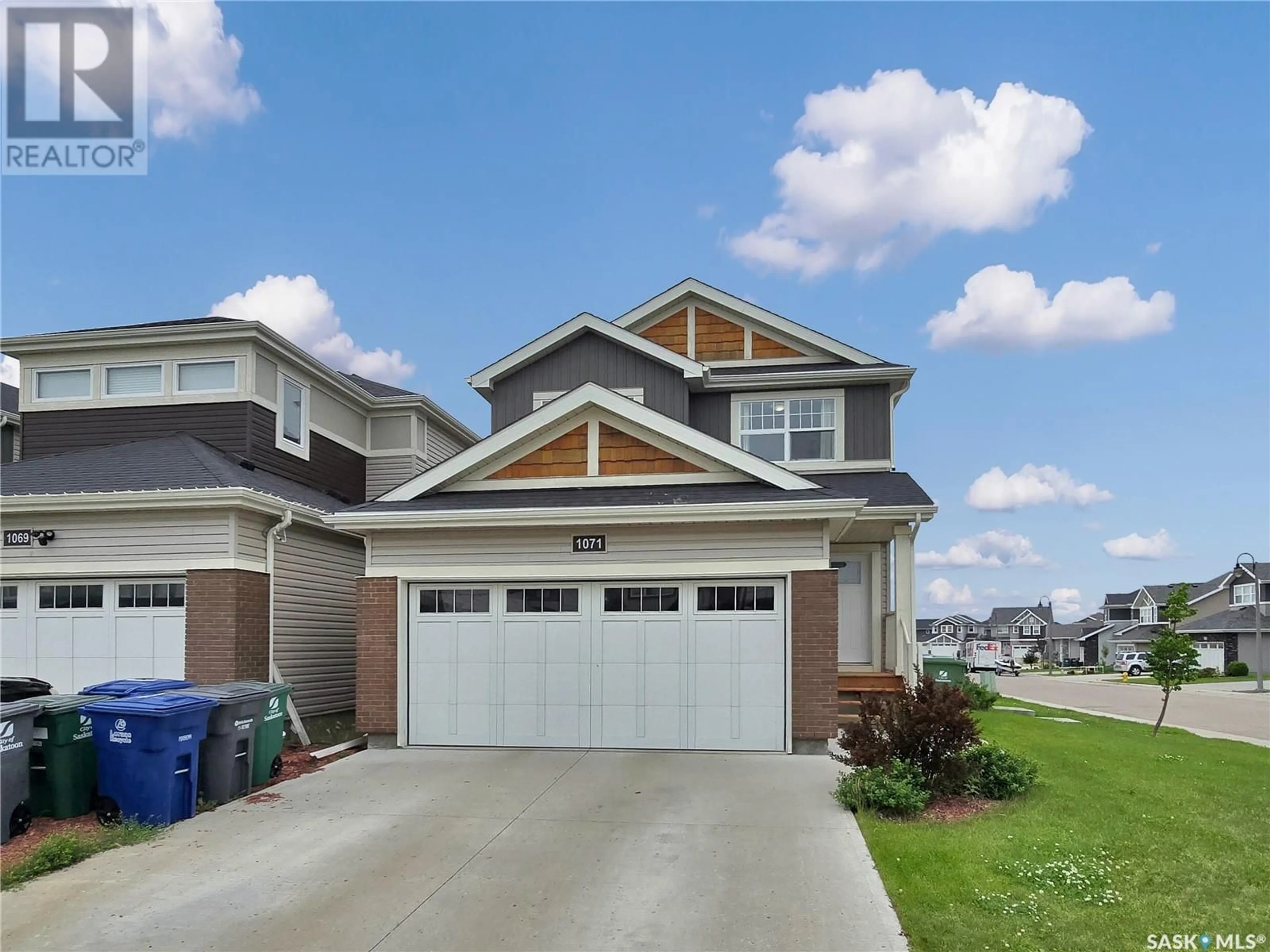 Home with vinyl exterior material, street for 1071 KOLYNCHUK CRESCENT, Saskatoon Saskatchewan S7T0V9