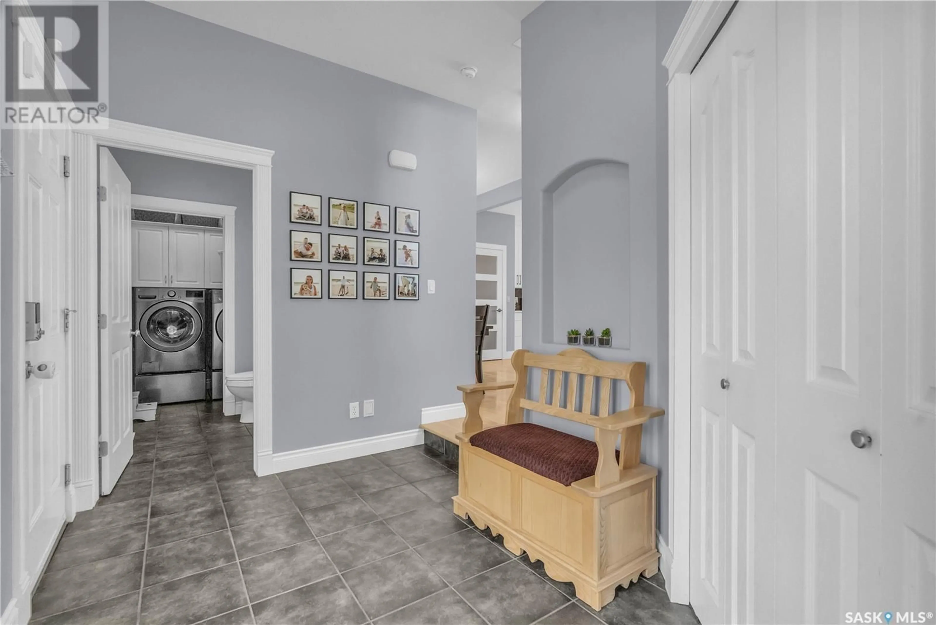Indoor entryway for 802 ROCK HILL LANE, Martensville Saskatchewan S0K0A2