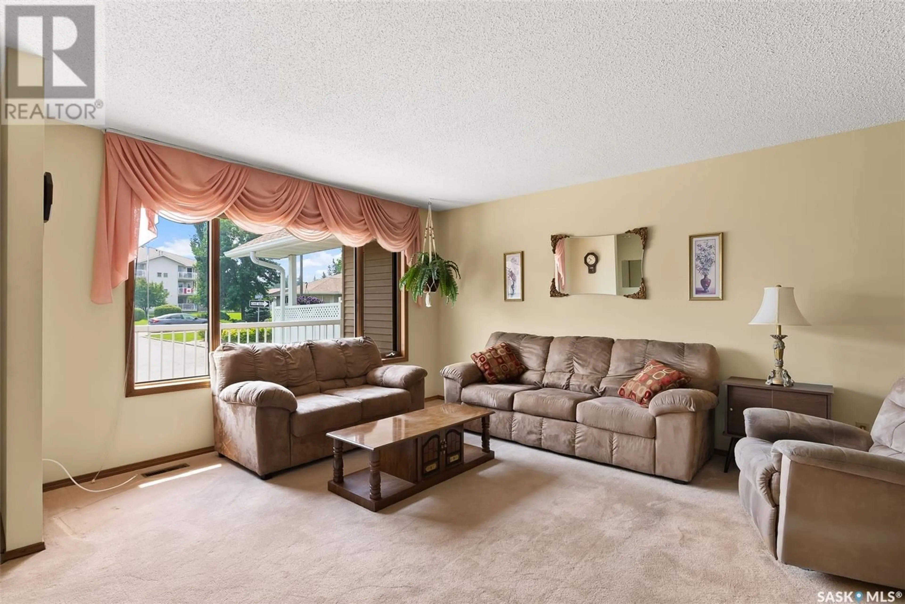 Living room with furniture, unknown for 12 KENSINGTON CRESCENT, Regina Saskatchewan S4S7G6