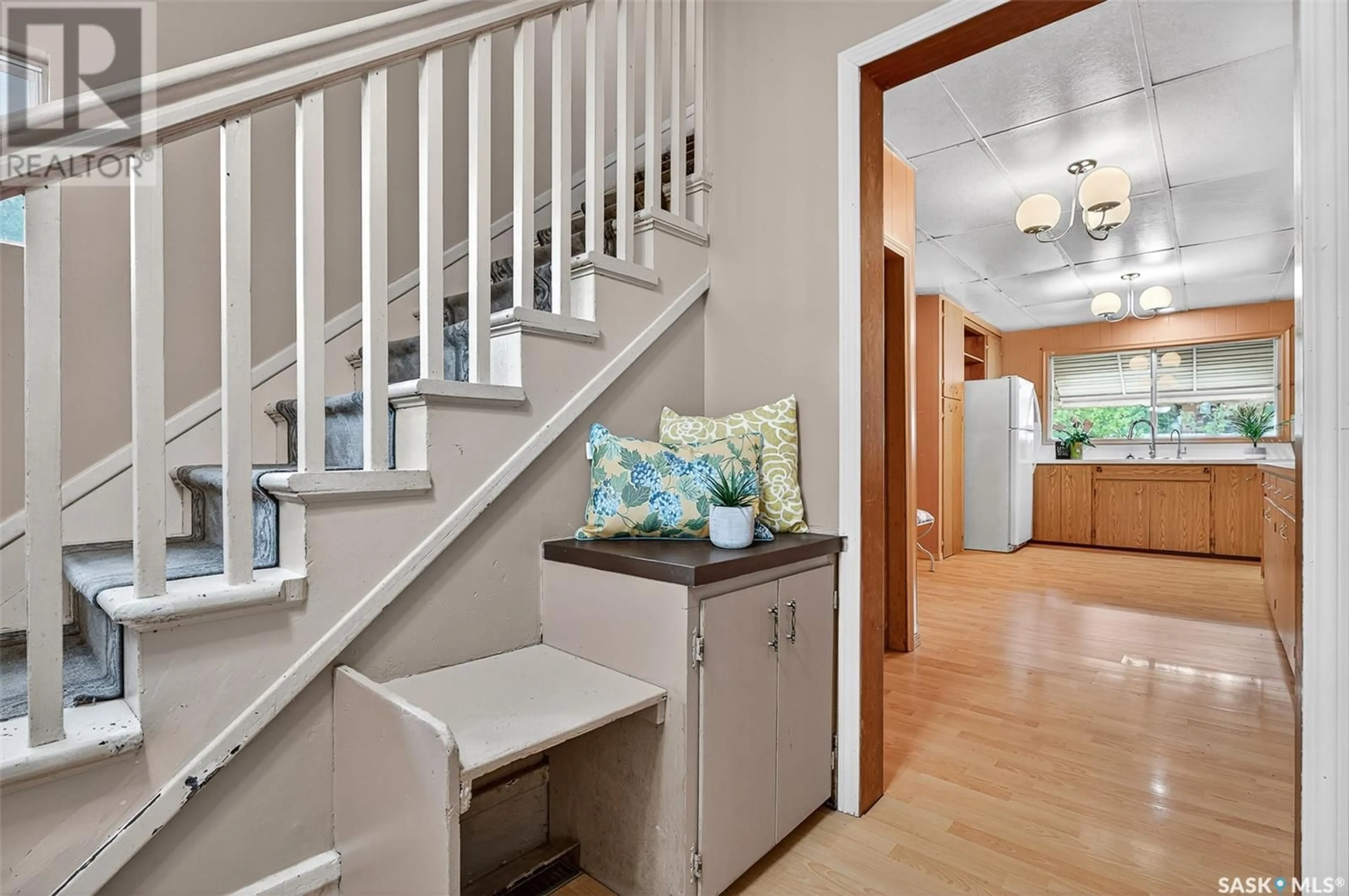 Indoor entryway for 121 LILLOOET STREET E, Moose Jaw Saskatchewan S6H4S6