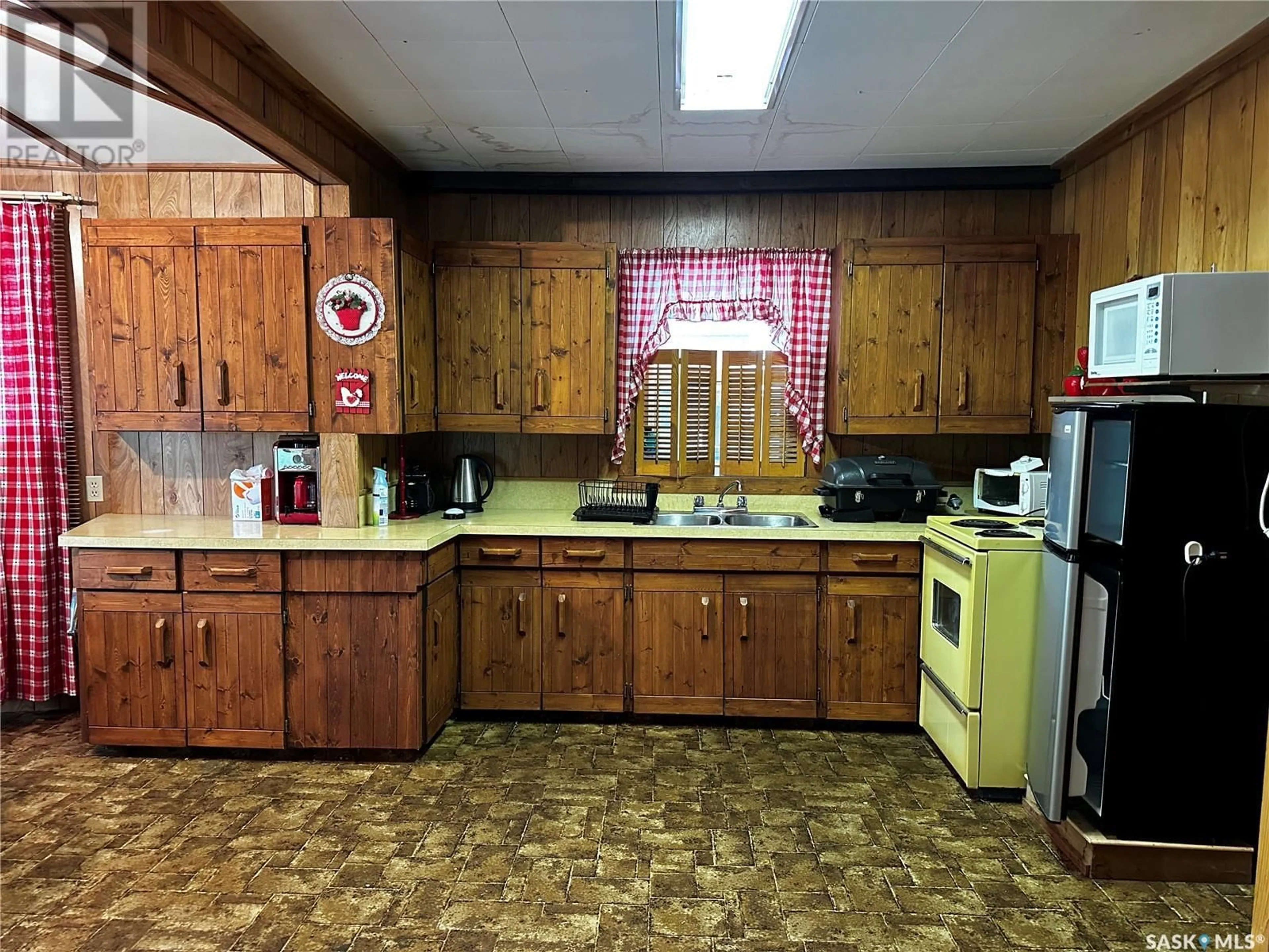 Standard kitchen, unknown for 8591 HUNTS COVE CRESCENT, Cochin Saskatchewan S0M0L0