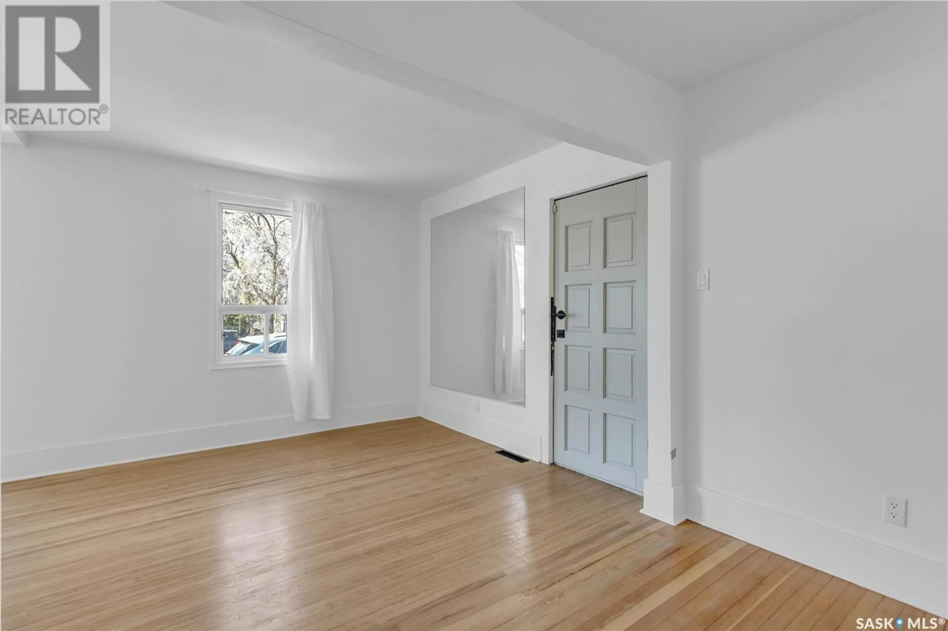 Indoor entryway for 223 31ST STREET, Saskatoon Saskatchewan S7L0P6