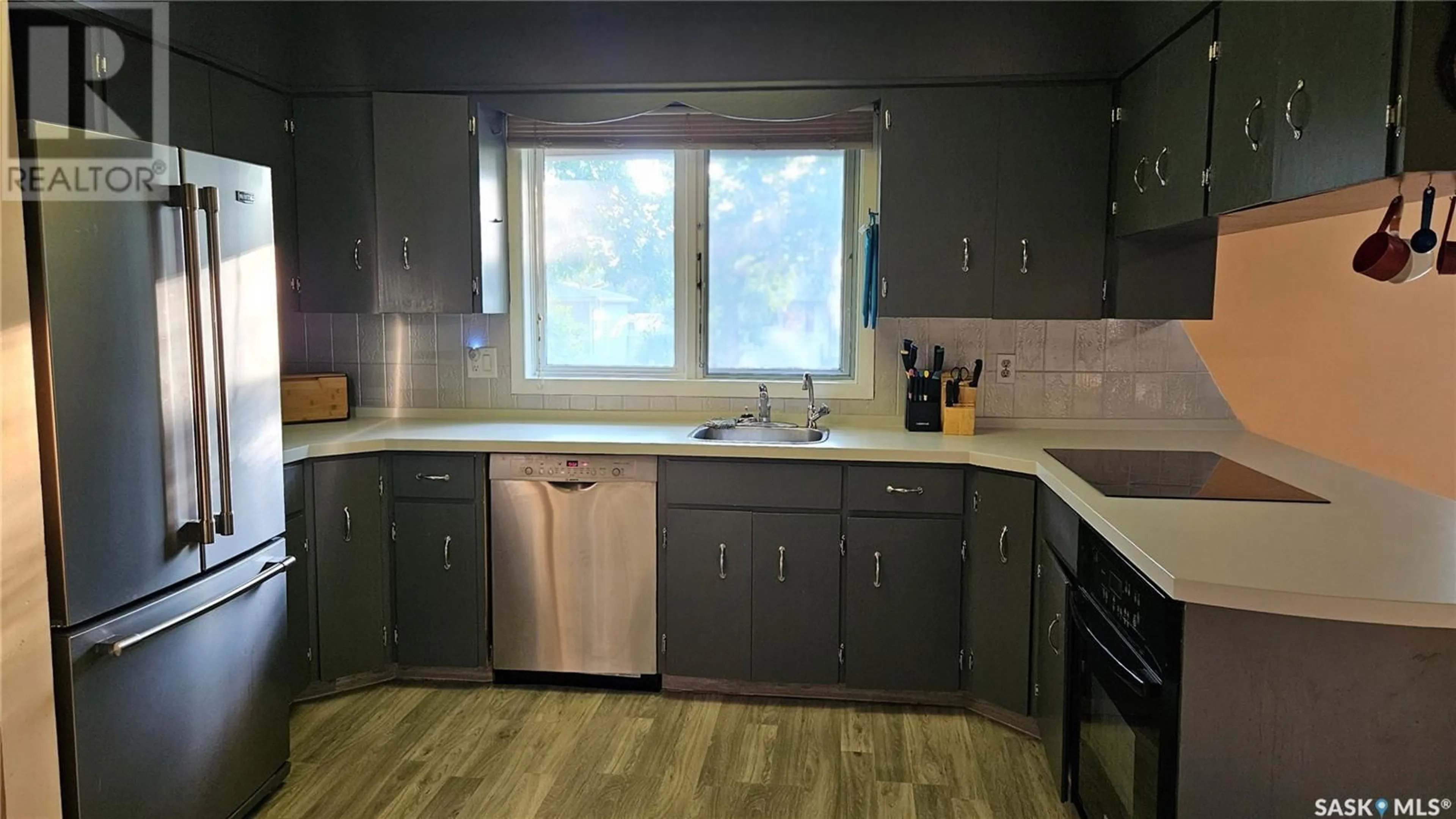 Standard kitchen, unknown for 909 FORGET STREET, Regina Saskatchewan S4T4X7