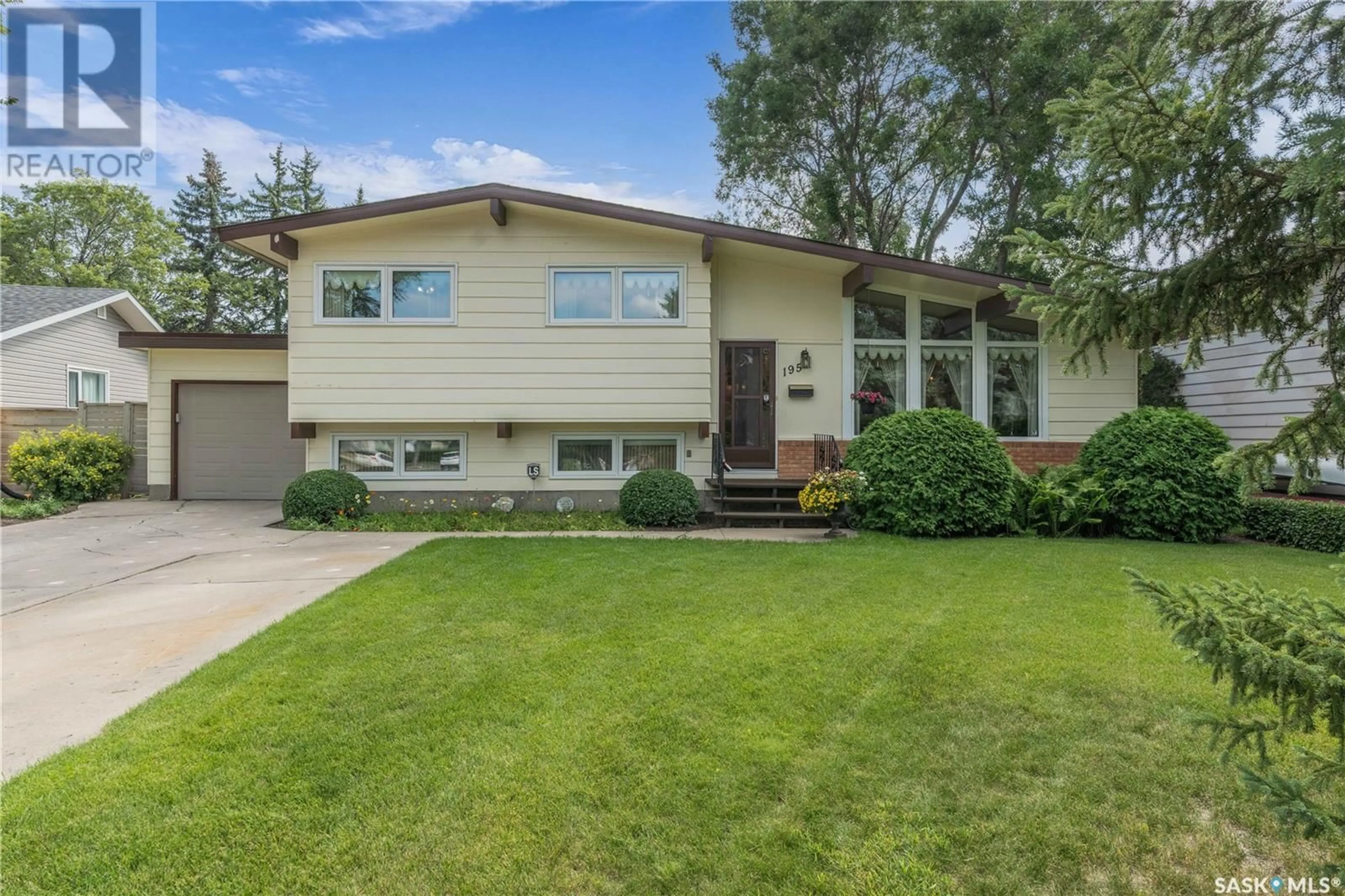 Home with vinyl exterior material, street for 195 MCDOUGALL CRESCENT, Regina Saskatchewan S4S5M6