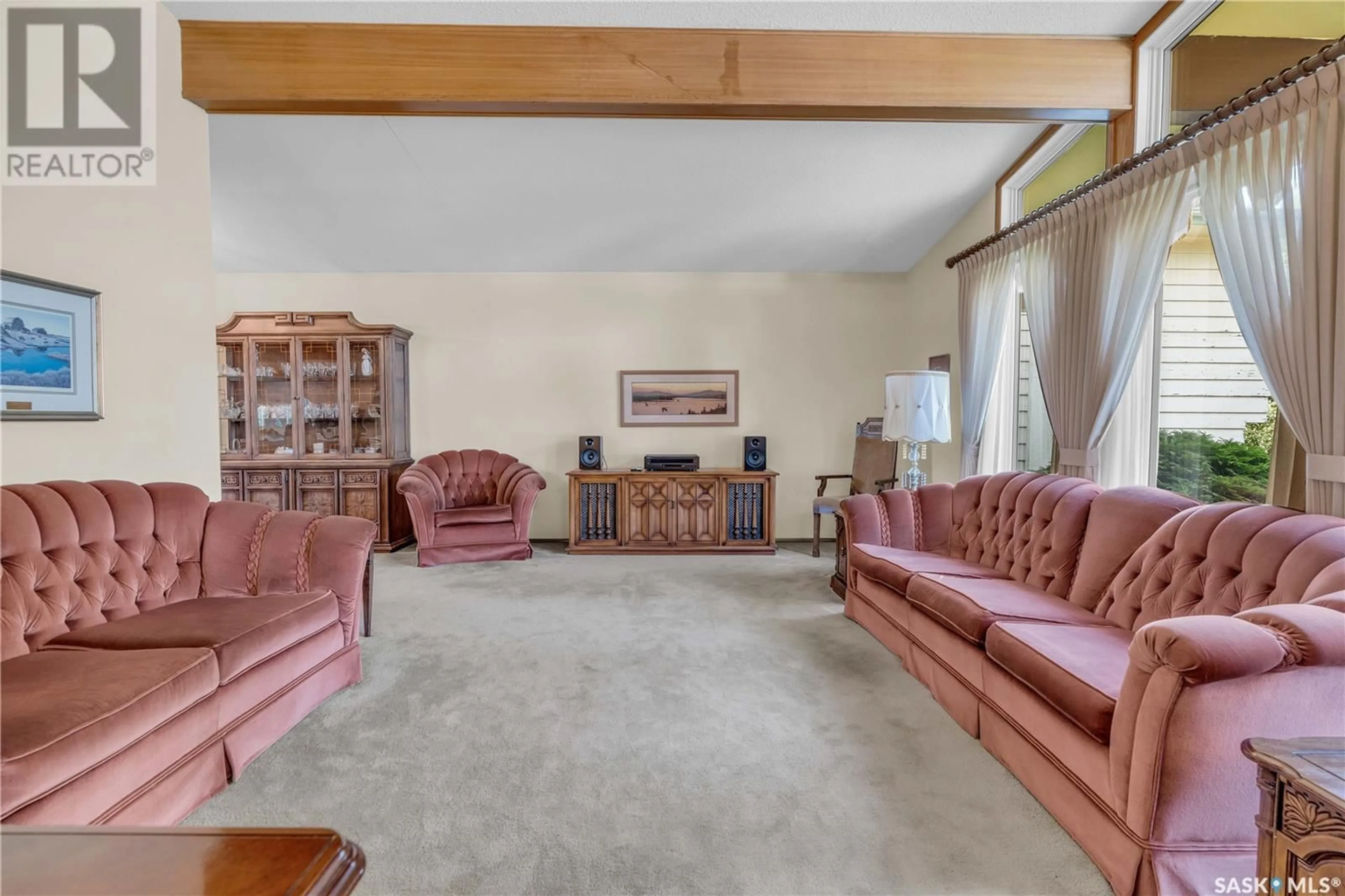 Living room with furniture, unknown for 195 MCDOUGALL CRESCENT, Regina Saskatchewan S4S5M6