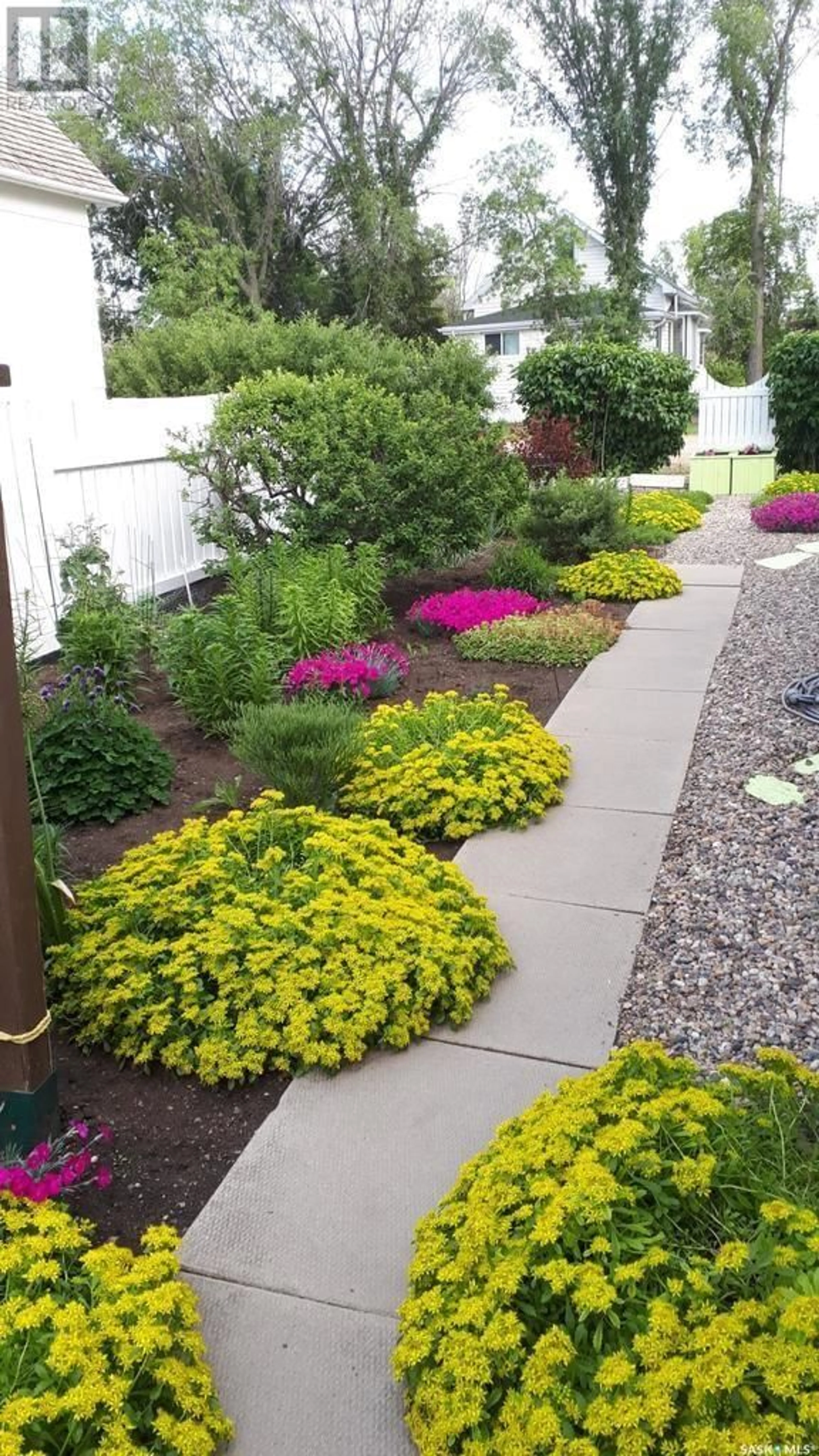 Patio, street for 305 1ST AVENUE, Kyle Saskatchewan S0L1T0