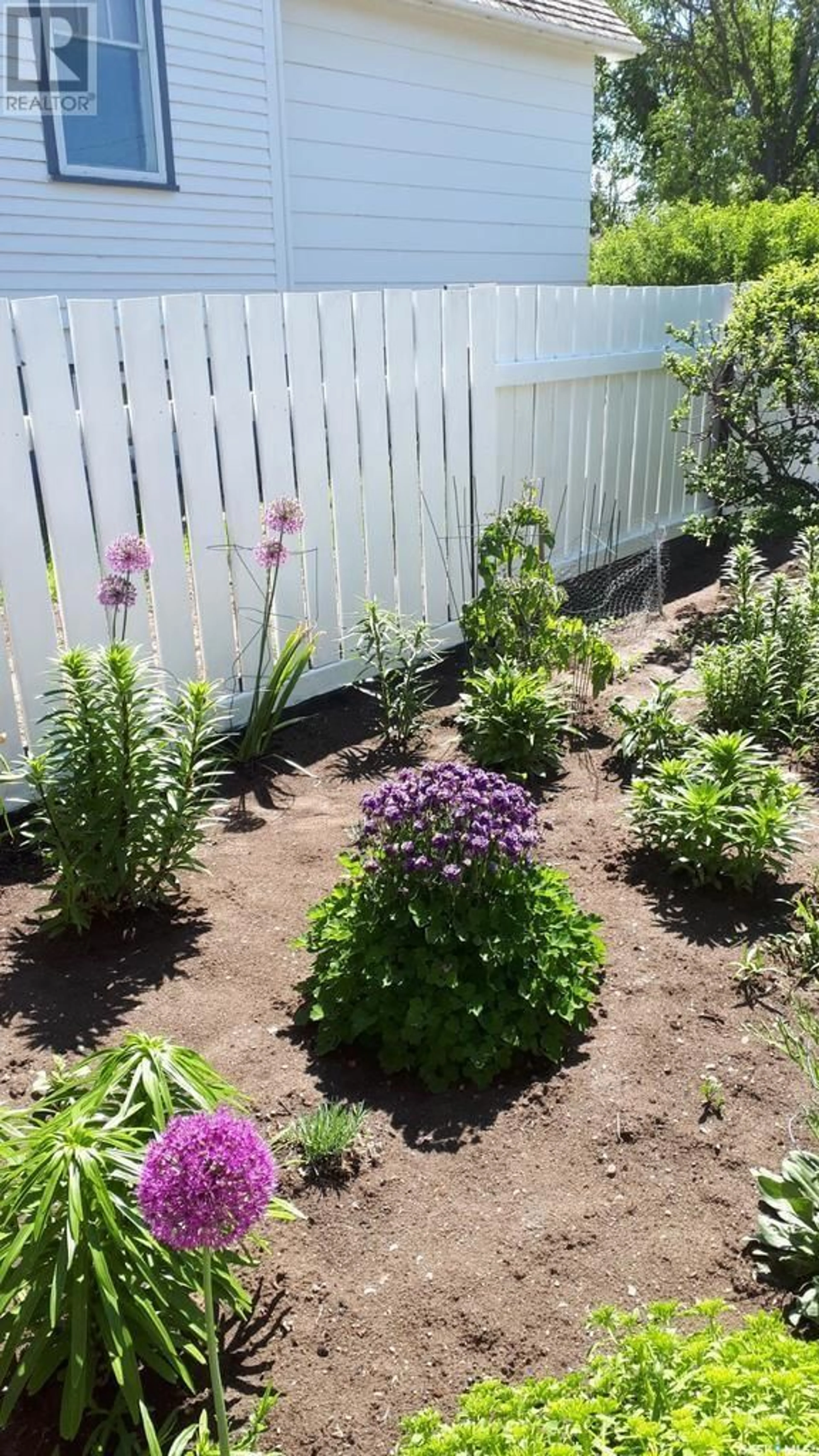 Patio, street for 305 1ST AVENUE, Kyle Saskatchewan S0L1T0