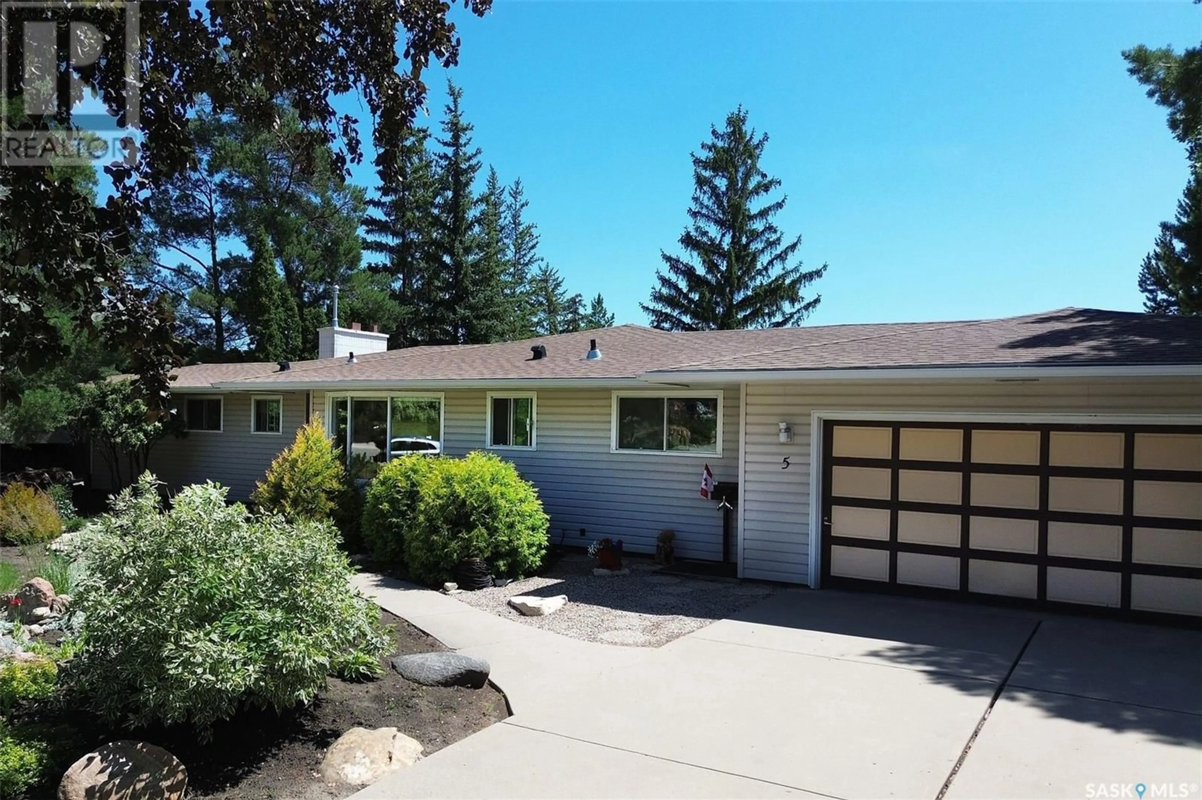 Home with vinyl exterior material, street for 5 QU'APPELLE COURT, Saskatoon Saskatchewan S7K1C2