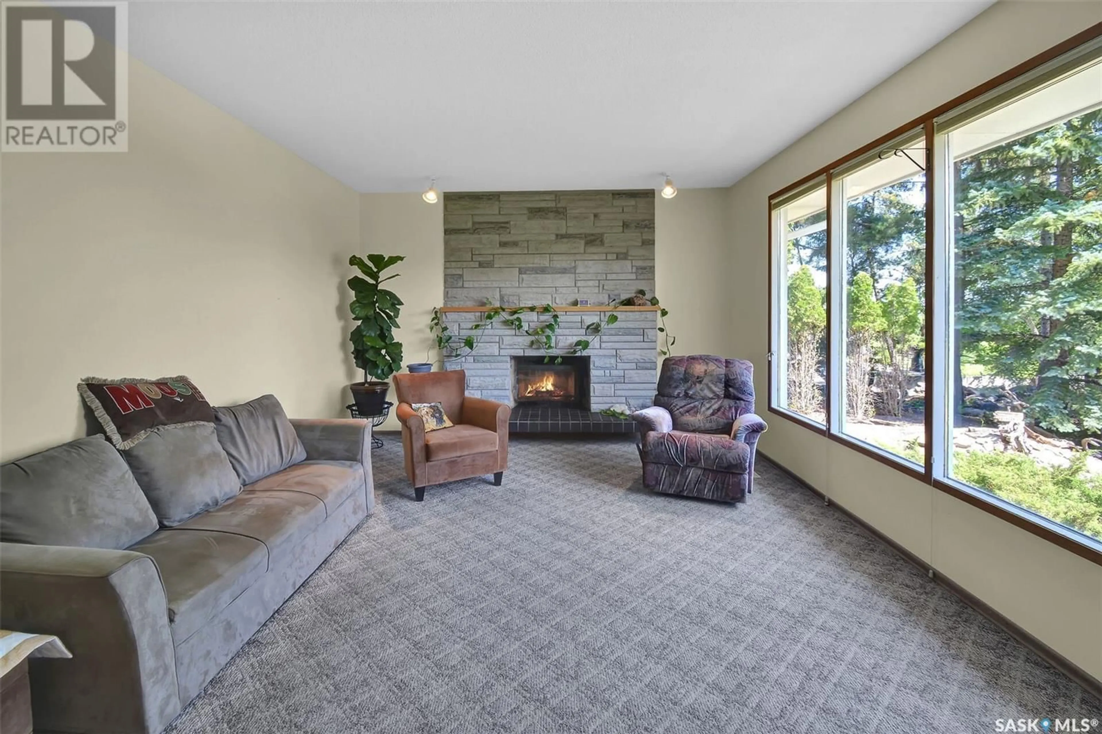 Living room with furniture, unknown for 5 QU'APPELLE COURT, Saskatoon Saskatchewan S7K1C2