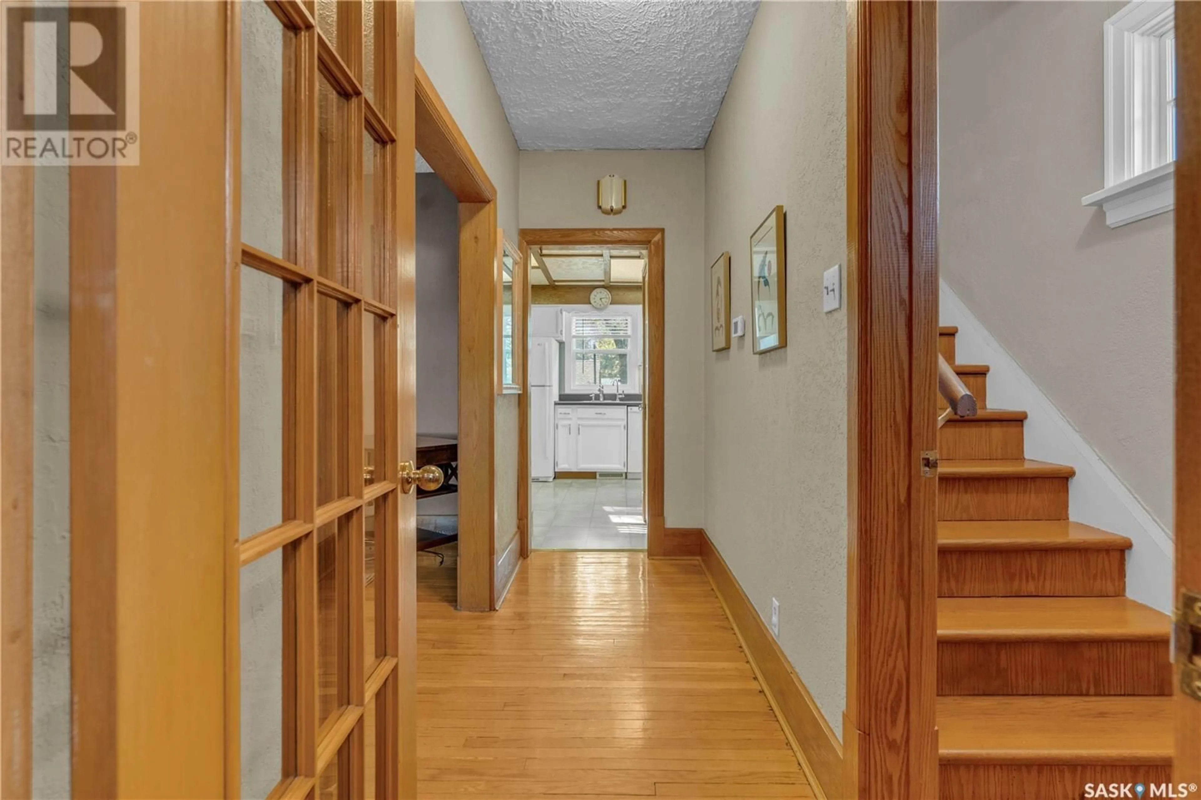 Indoor foyer for 2824 ROBINSON STREET, Regina Saskatchewan S4S1T8