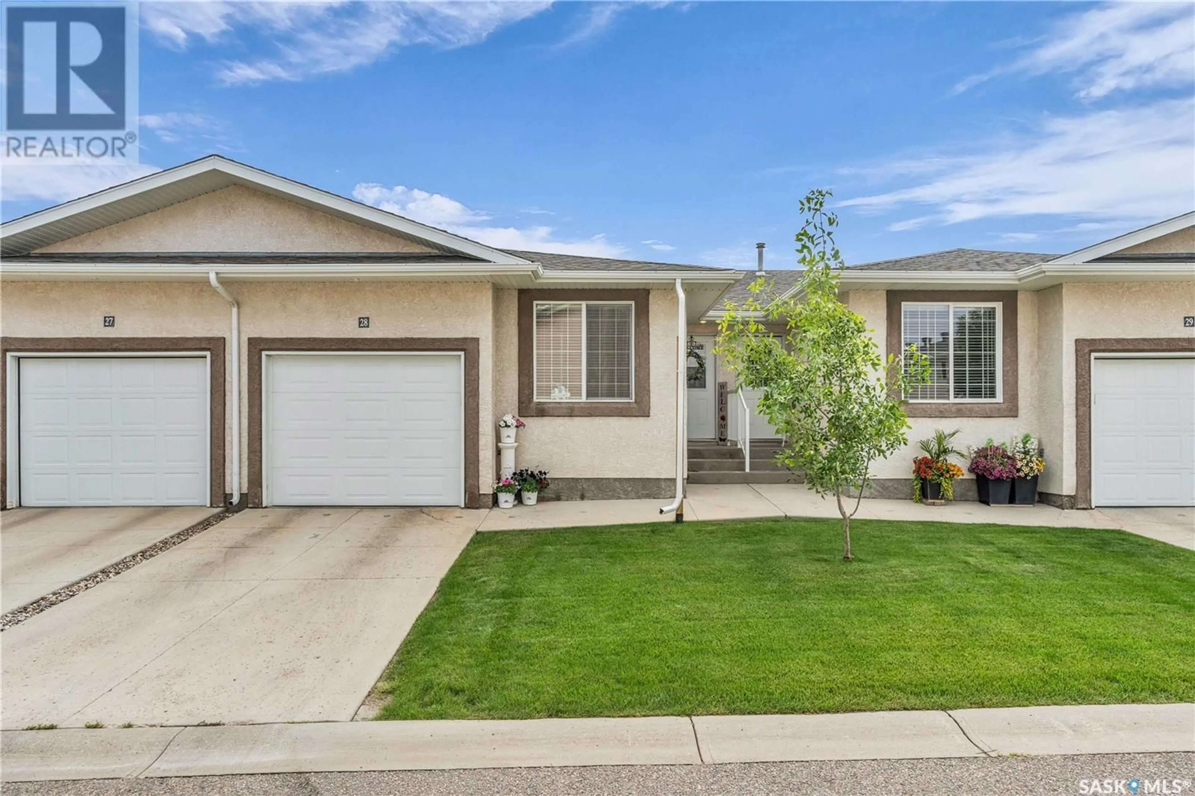 Home with vinyl exterior material, street for 28 - 2751 WINDSOR PARK ROAD, Regina Saskatchewan S4V1H1