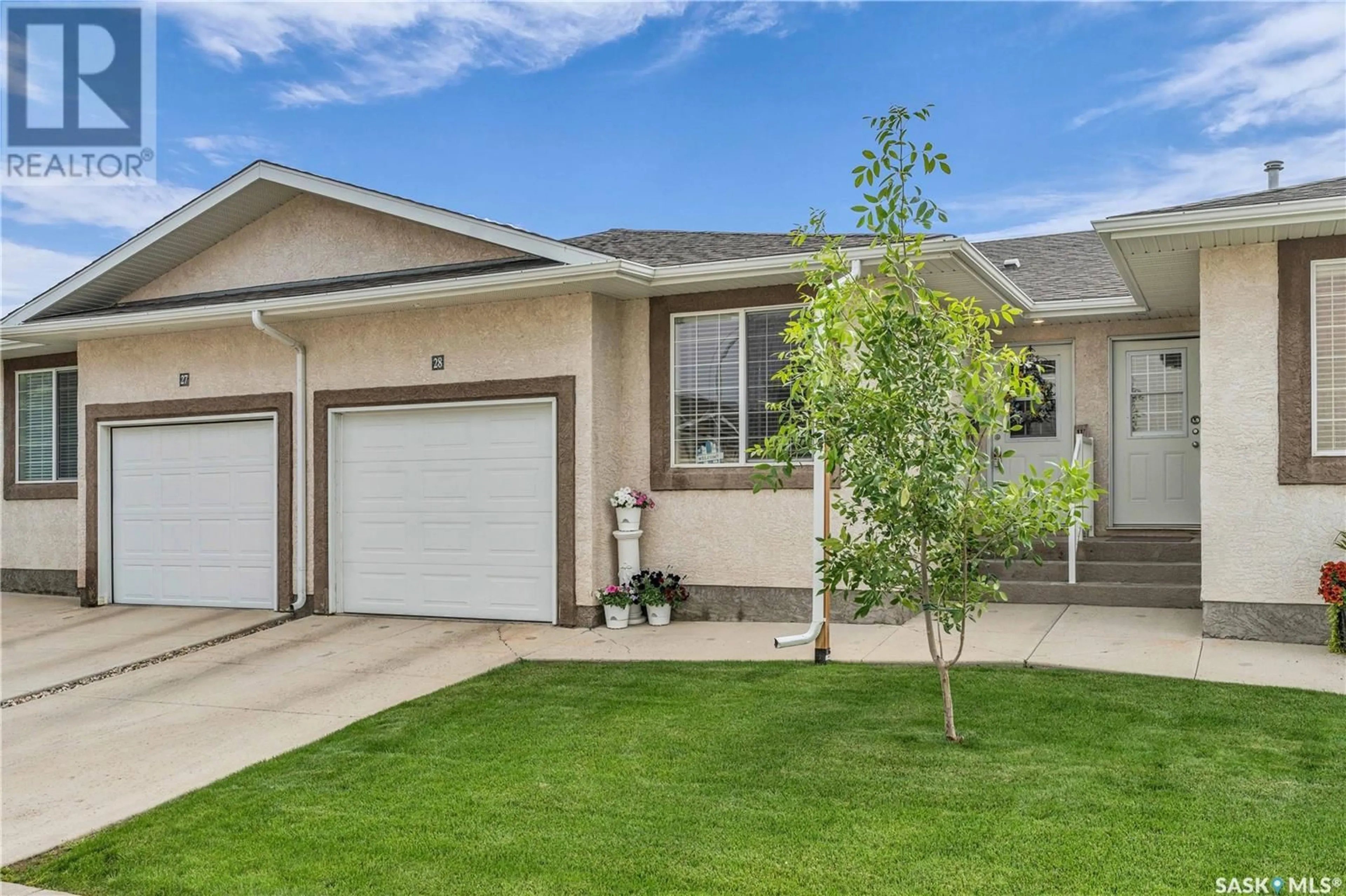Home with vinyl exterior material, street for 28 - 2751 WINDSOR PARK ROAD, Regina Saskatchewan S4V1H1
