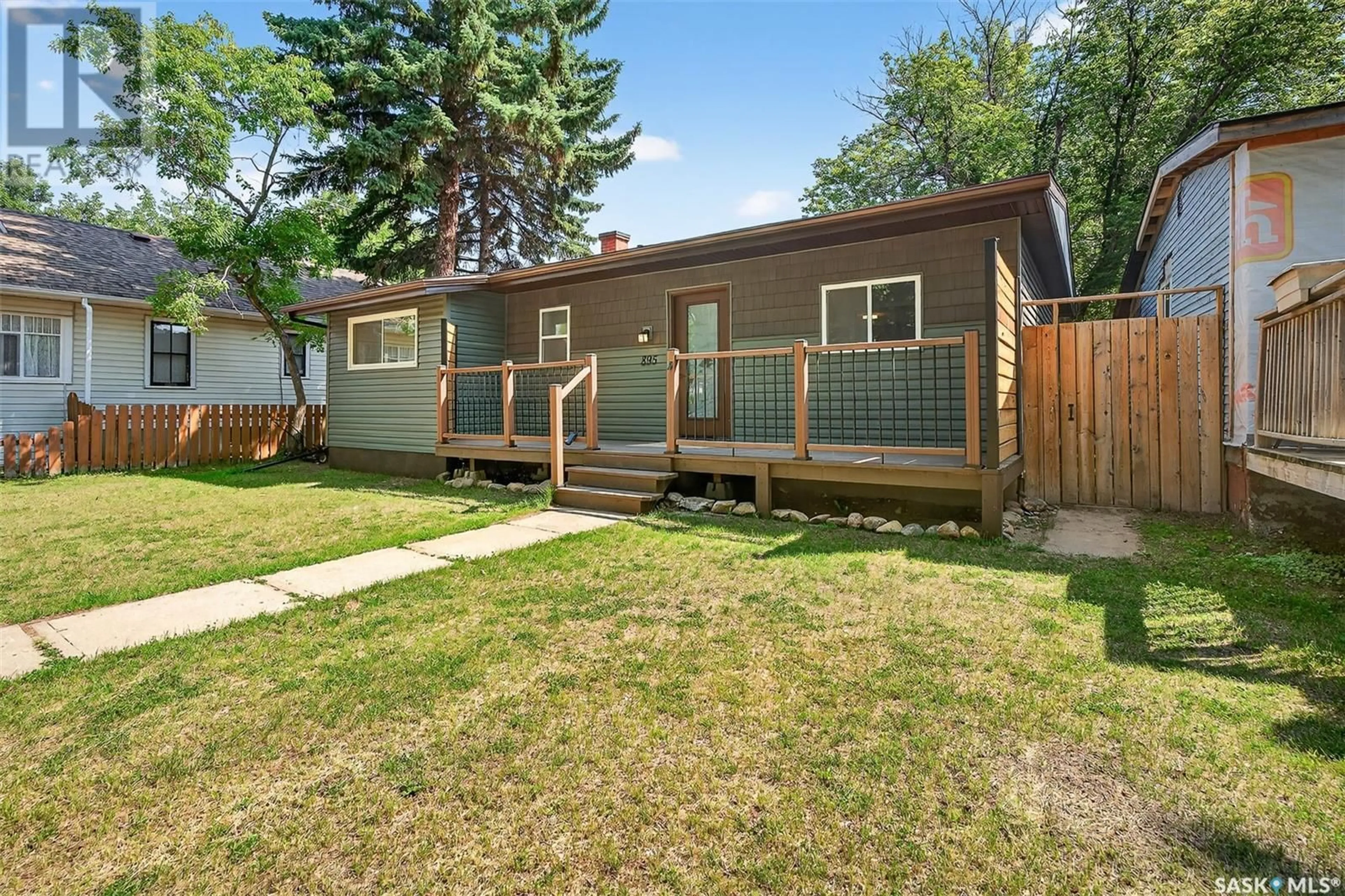 Home with vinyl exterior material, street for 895 WILLOW AVENUE, Moose Jaw Saskatchewan S6H1G4