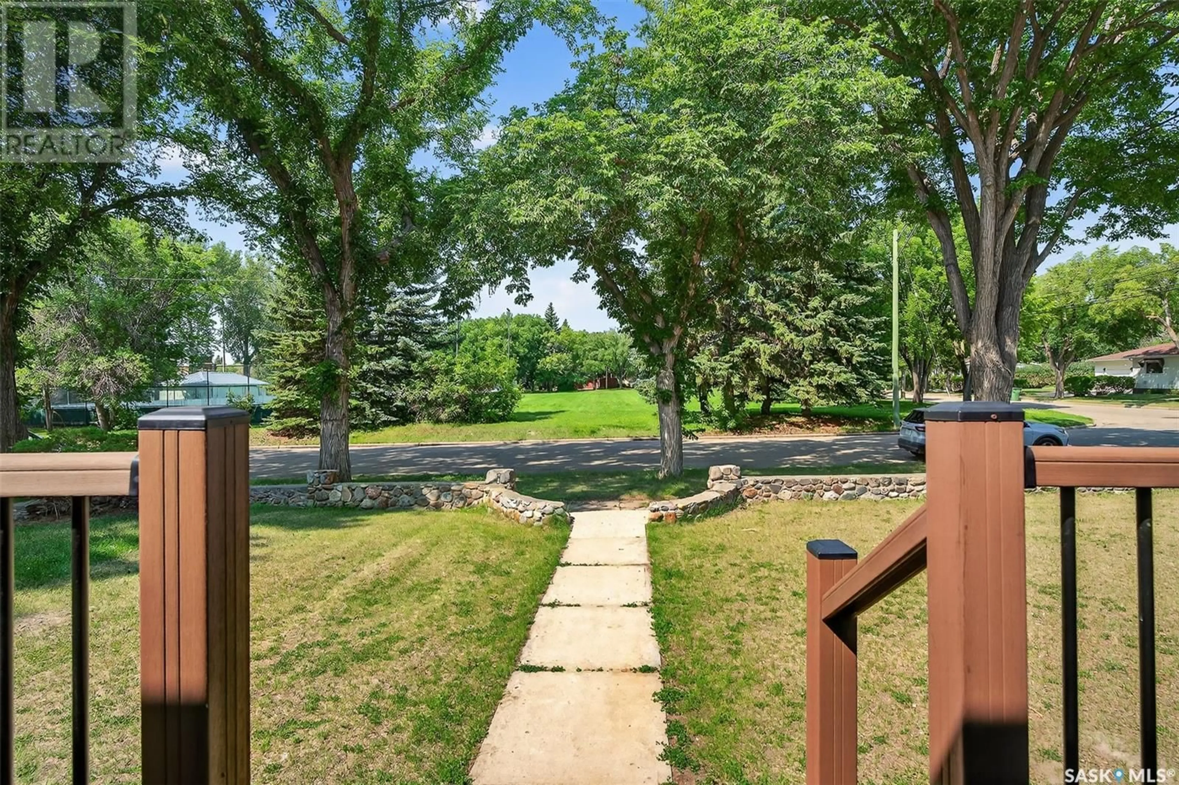 Patio, unknown for 895 WILLOW AVENUE, Moose Jaw Saskatchewan S6H1G4