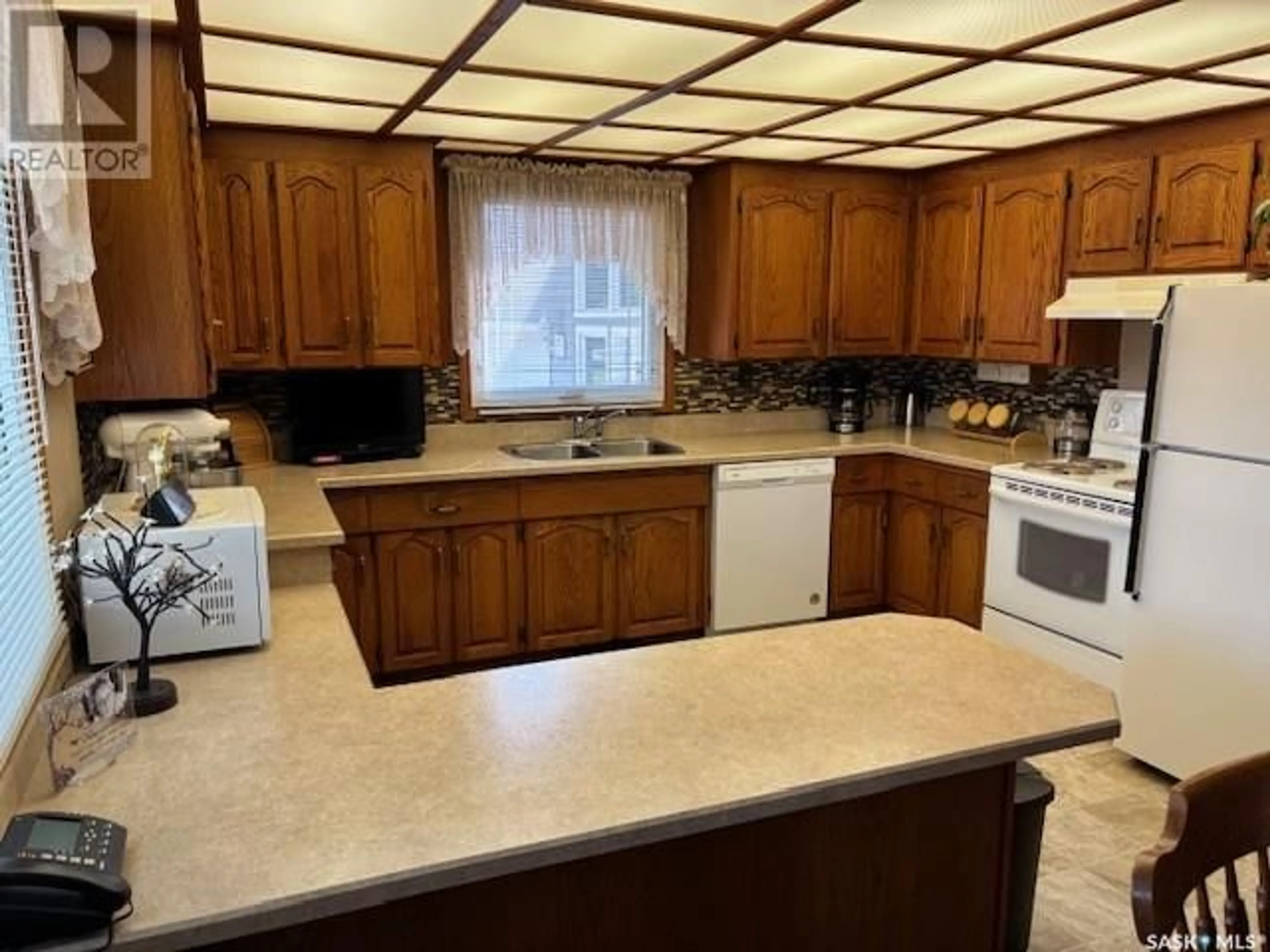 Standard kitchen, unknown for 204 SHEVCHENKO CRESCENT, Canora Saskatchewan S0A0L0