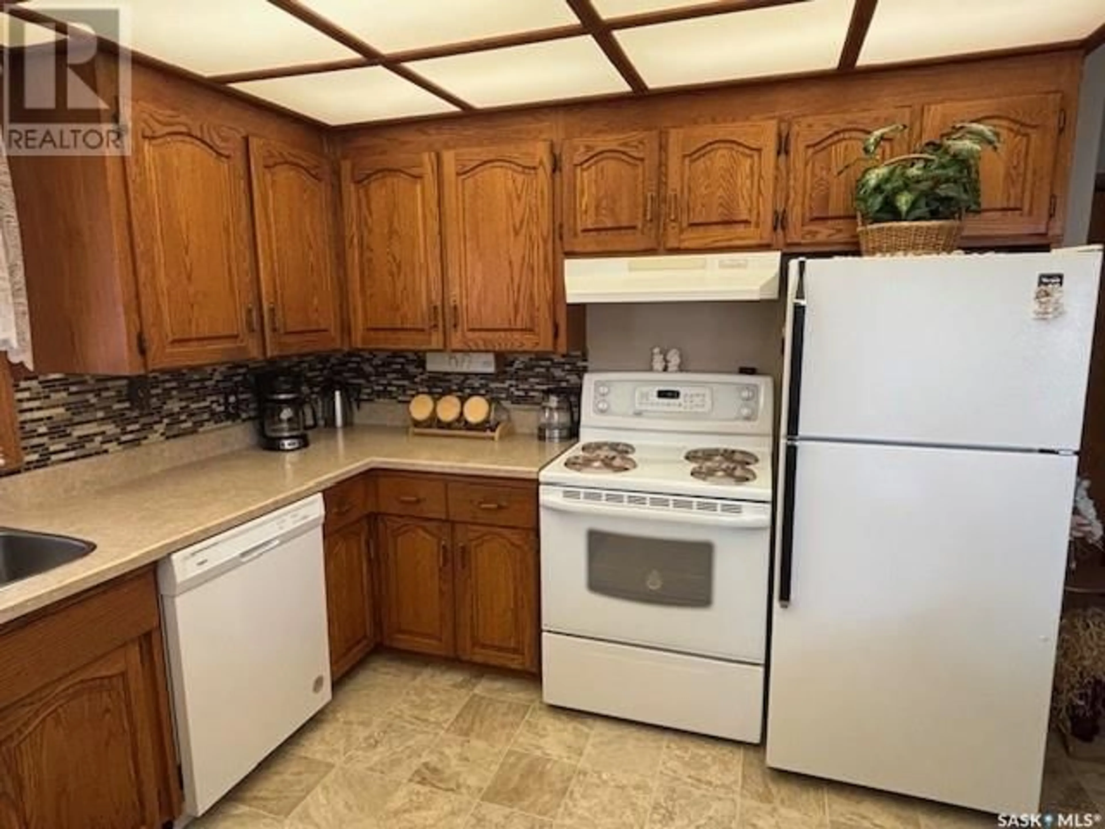 Standard kitchen, unknown for 204 SHEVCHENKO CRESCENT, Canora Saskatchewan S0A0L0