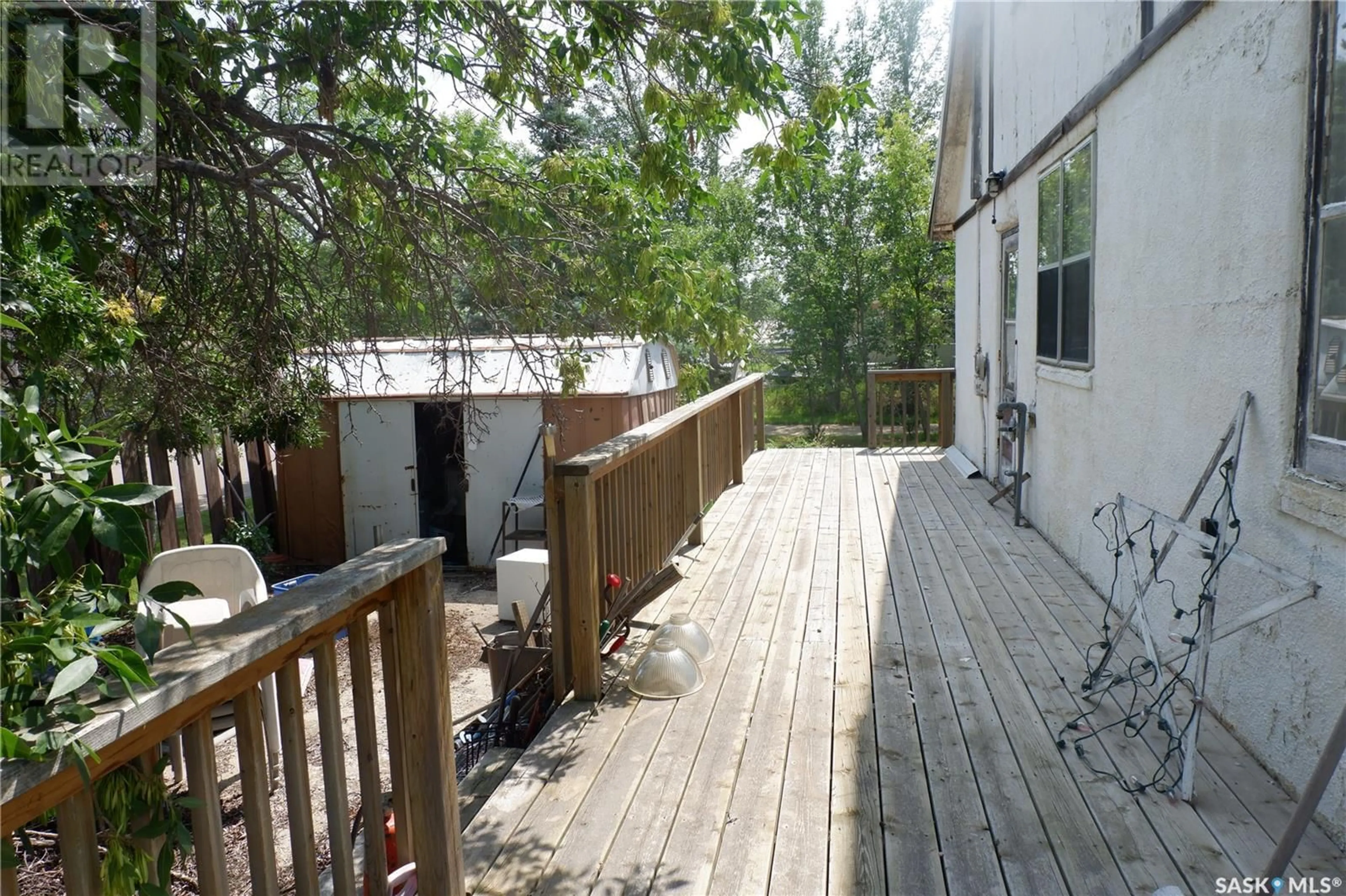 Patio, street for 401 6TH AVENUE, Assiniboia Saskatchewan S0H0B0